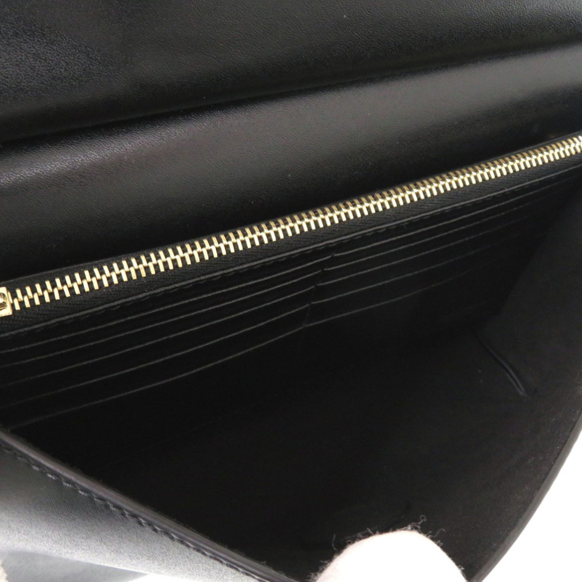 Salvatore Ferragamo Black Leather Shoulder Bag (Pre-Owned)