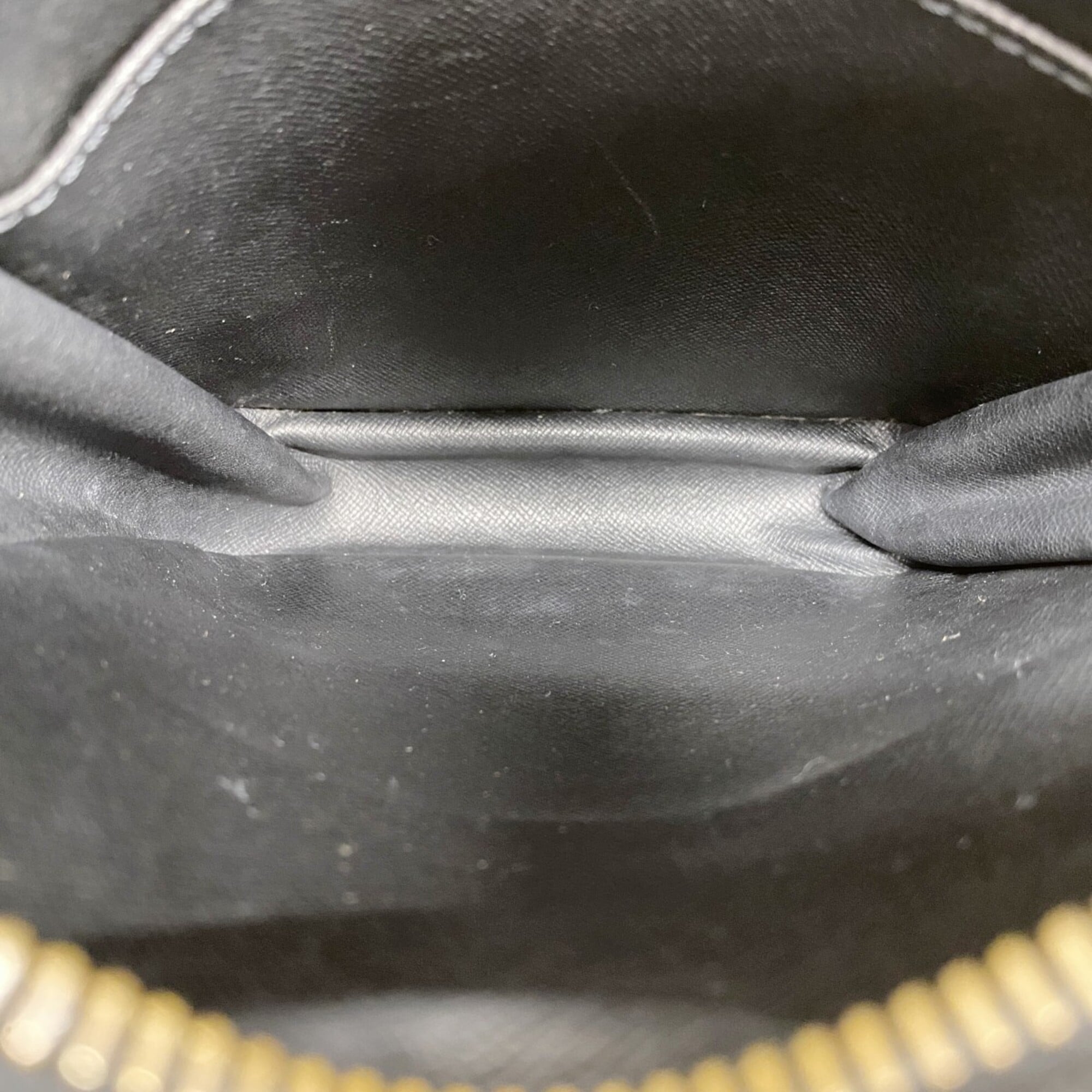 Louis Vuitton Noir Shoulder Bag (Pre-Owned)