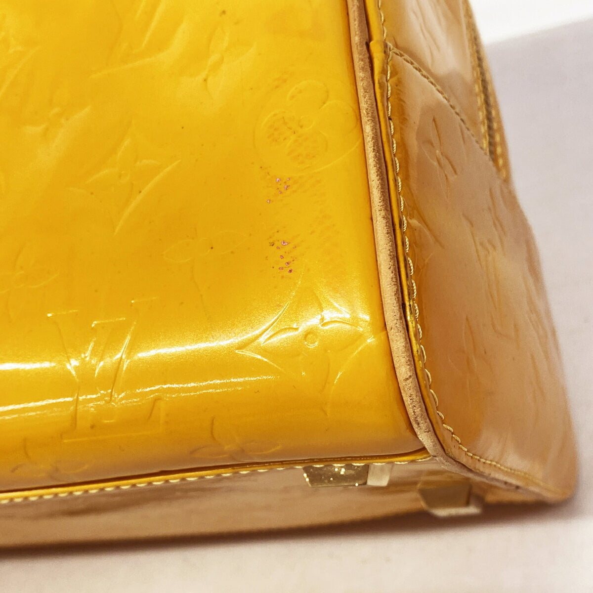 Louis Vuitton Jaune Handbag (Pre-Owned)