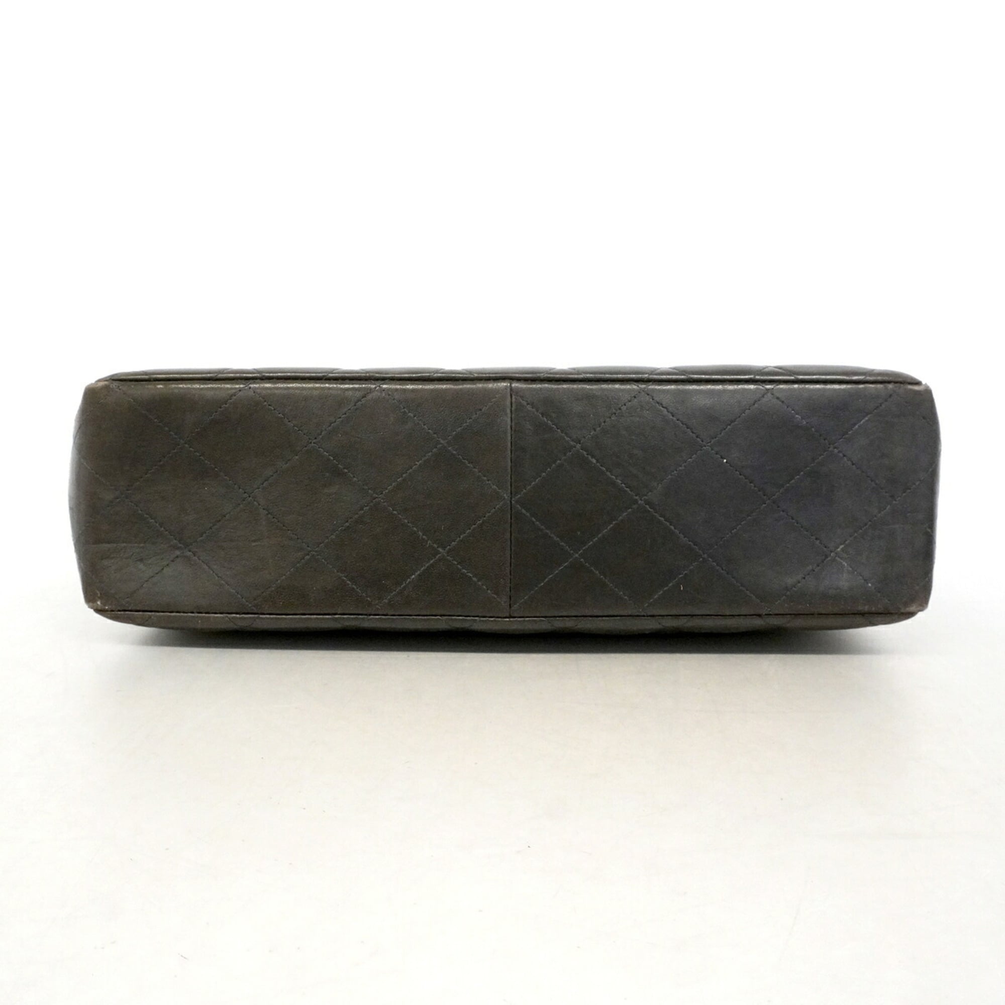 Chanel Black Leather Shoulder Bag (Pre-Owned)