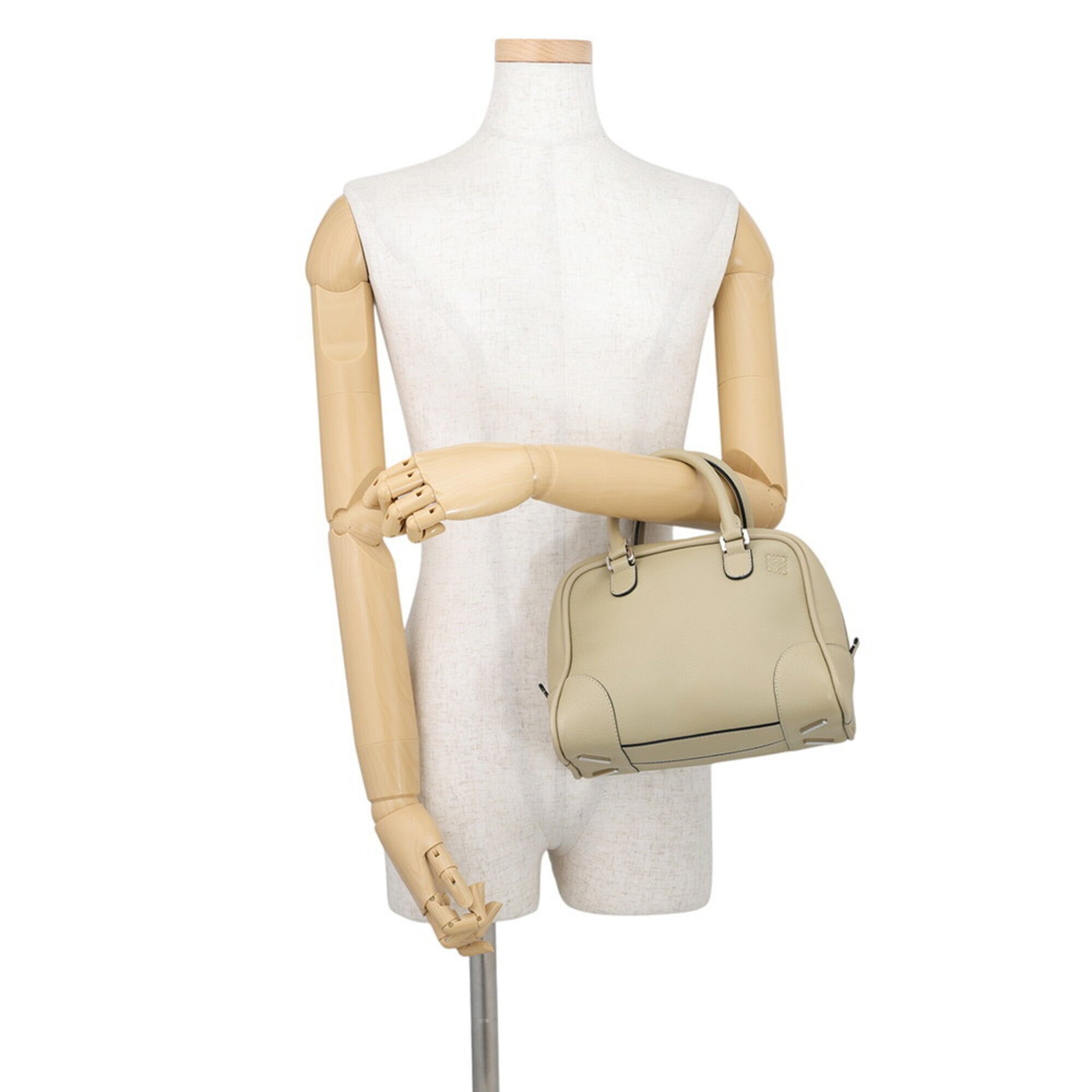 Loewe Beige Leather Handbag (Pre-Owned)