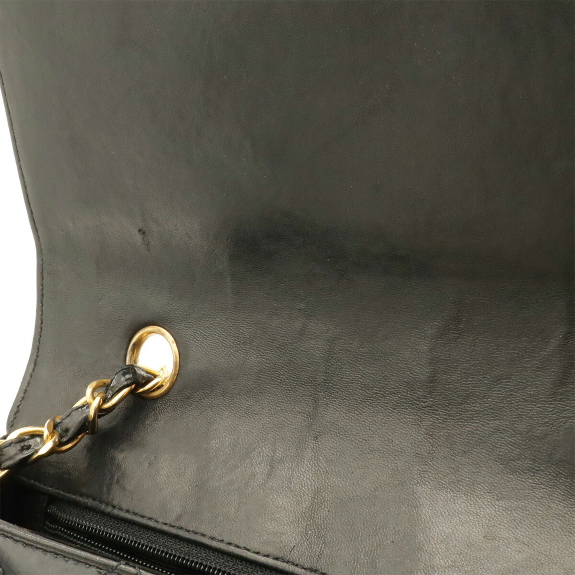 Chanel Matelasse Black Leather Shoulder Bag (Pre-Owned)