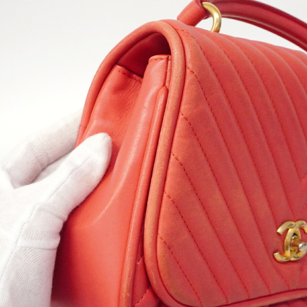Chanel Pink Leather Handbag (Pre-Owned)