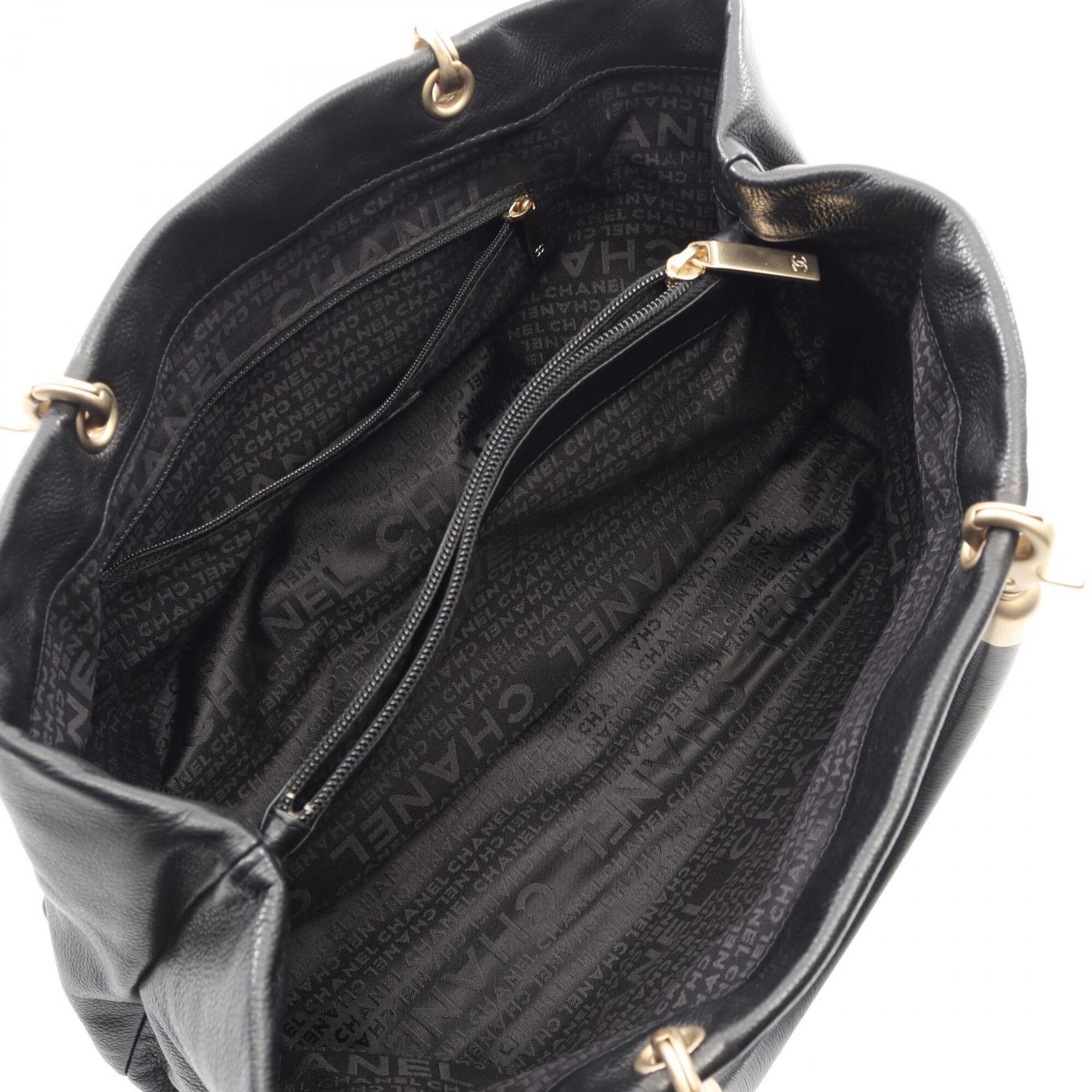 Chanel Black Grained Calfskin Handbag (Pre-Owned)