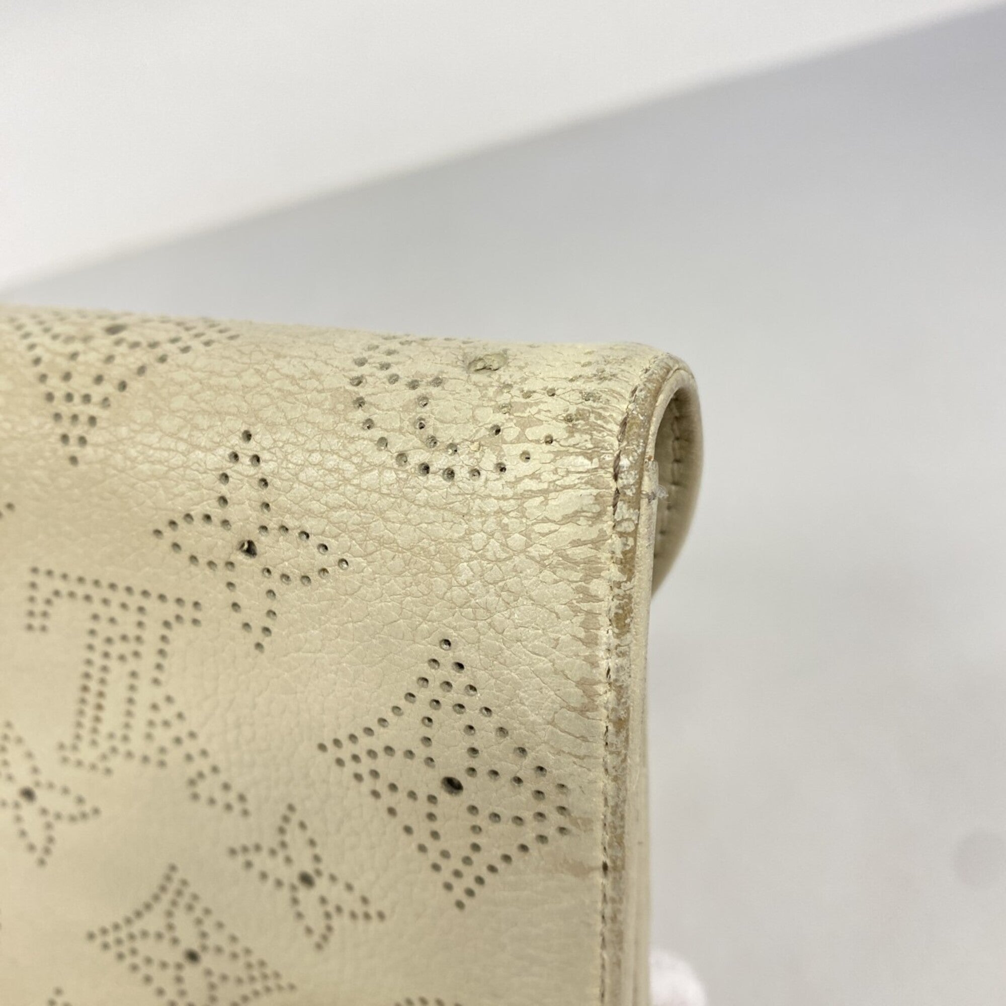 Louis Vuitton Beige Long Wallet (Tri-Fold) (Pre-Owned)