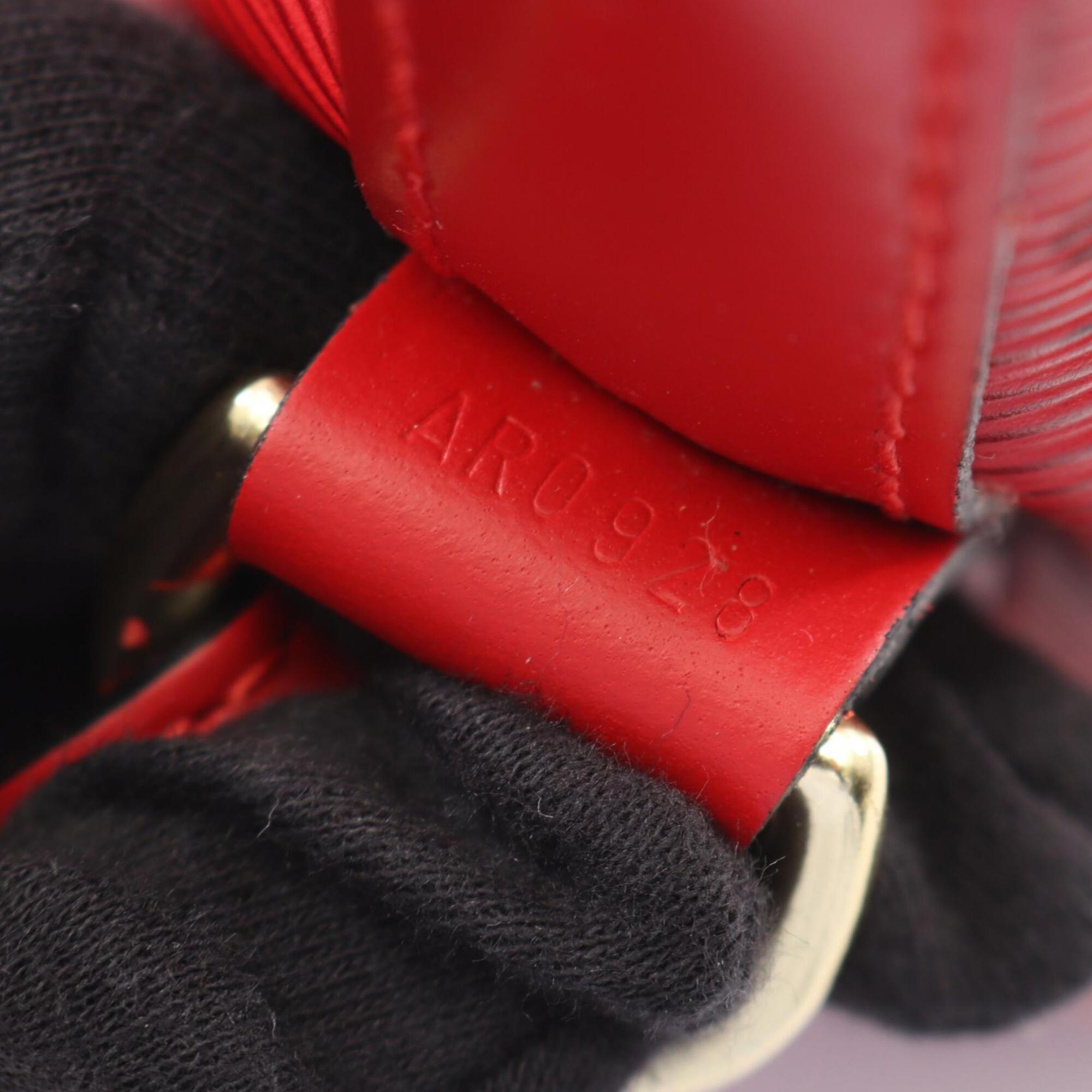 Louis Vuitton Red Color Leather Handbag Shoulder Bag (Pre-Owned)