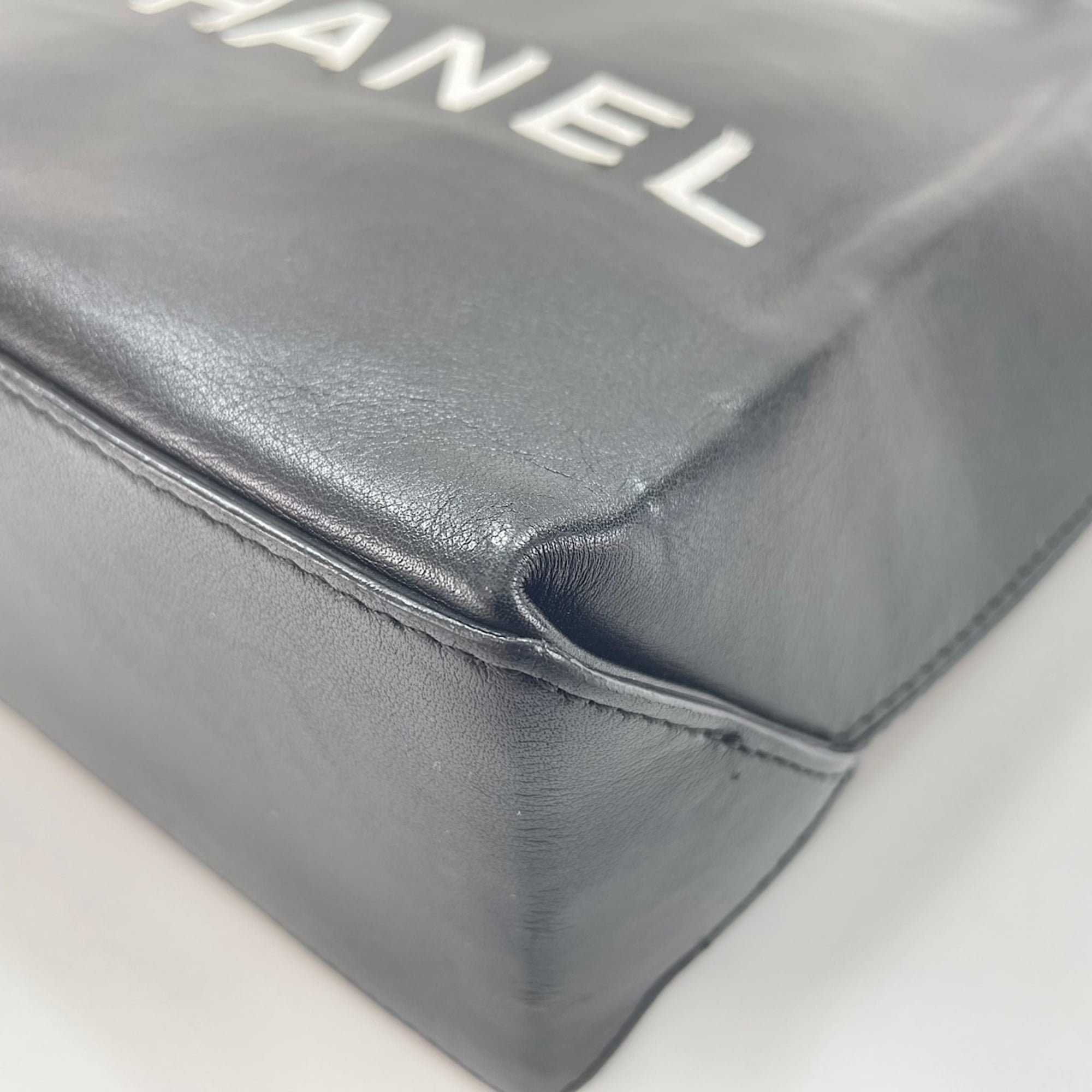 Chanel Black Handbag (Pre-Owned)