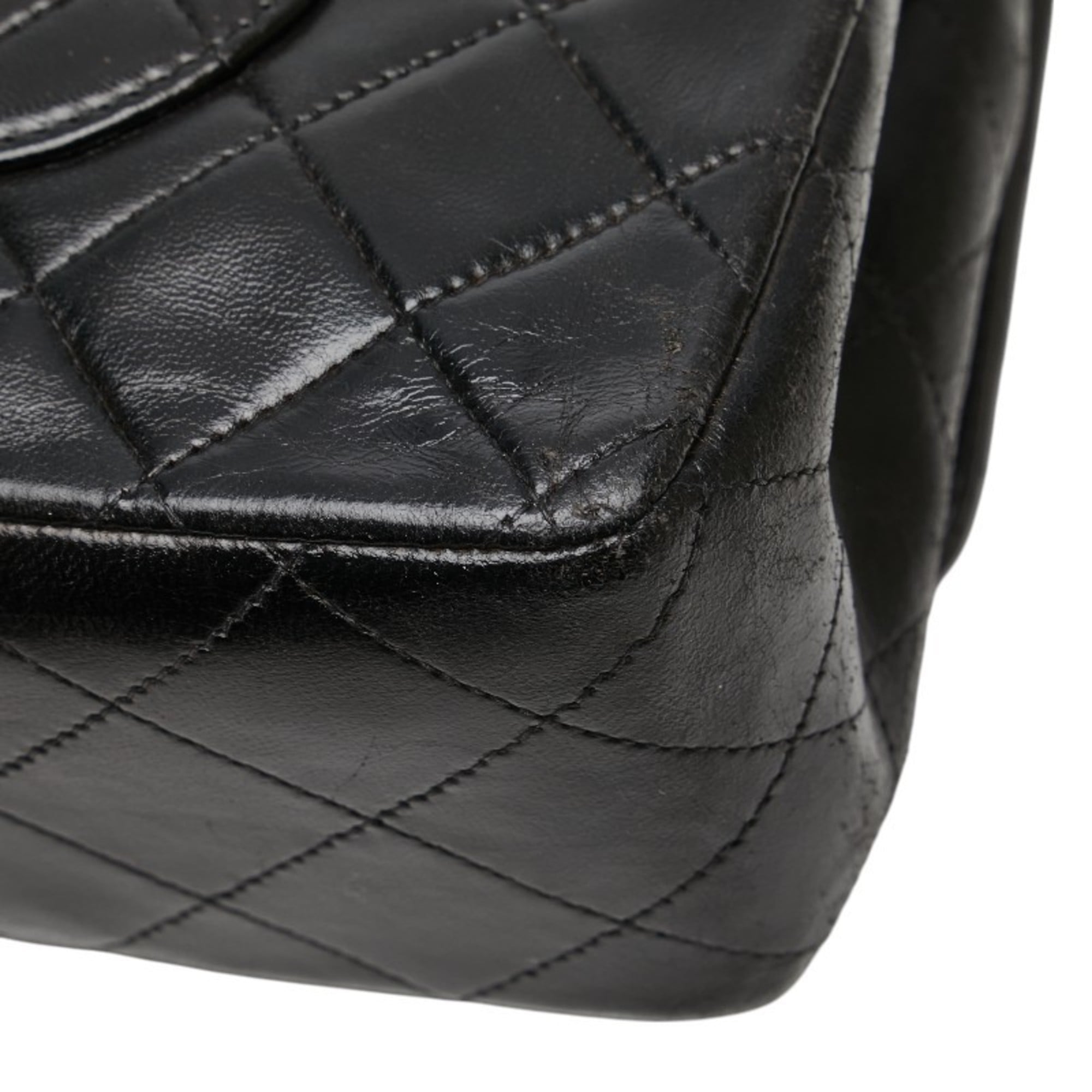Chanel Black Leather Shoulder Bag (Pre-Owned)