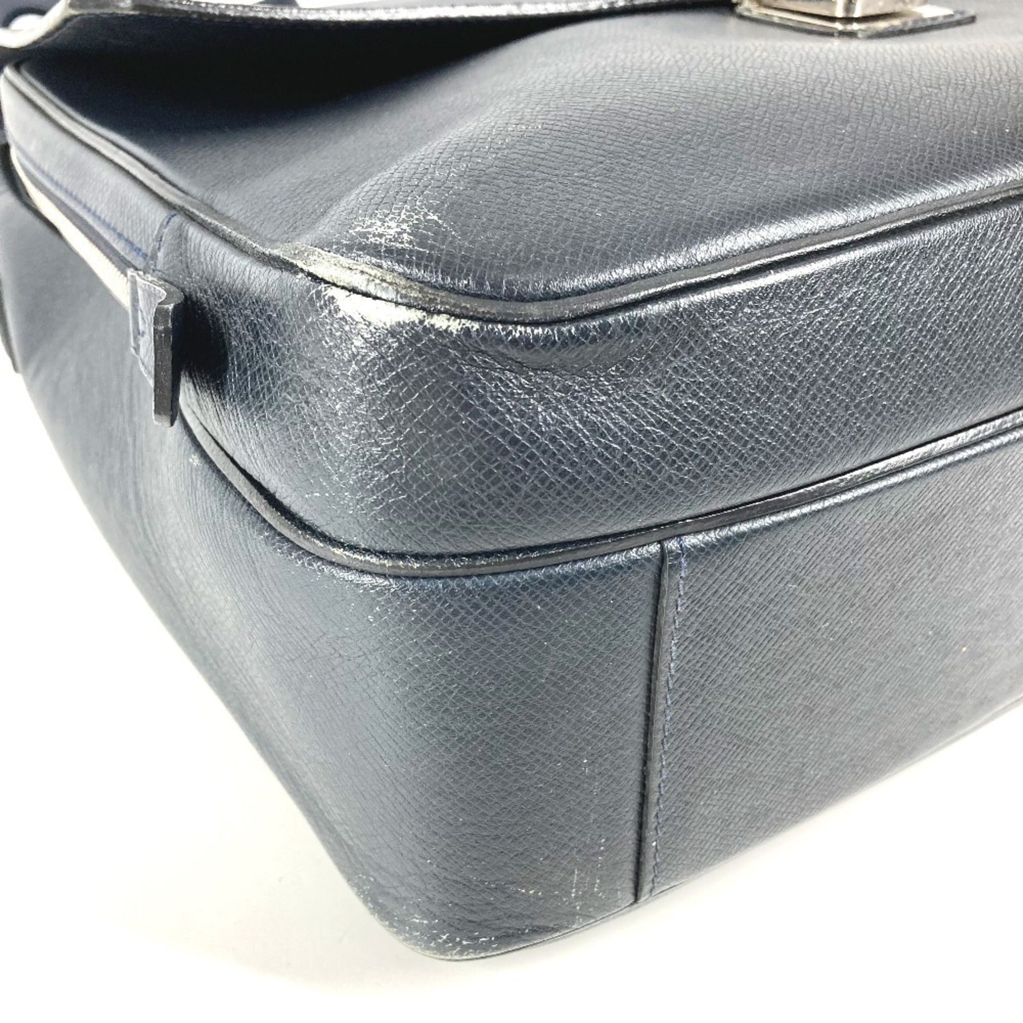 Louis Vuitton Boreal Navy Taiga Leather Handbag Shoulder Bag (Pre-Owned)