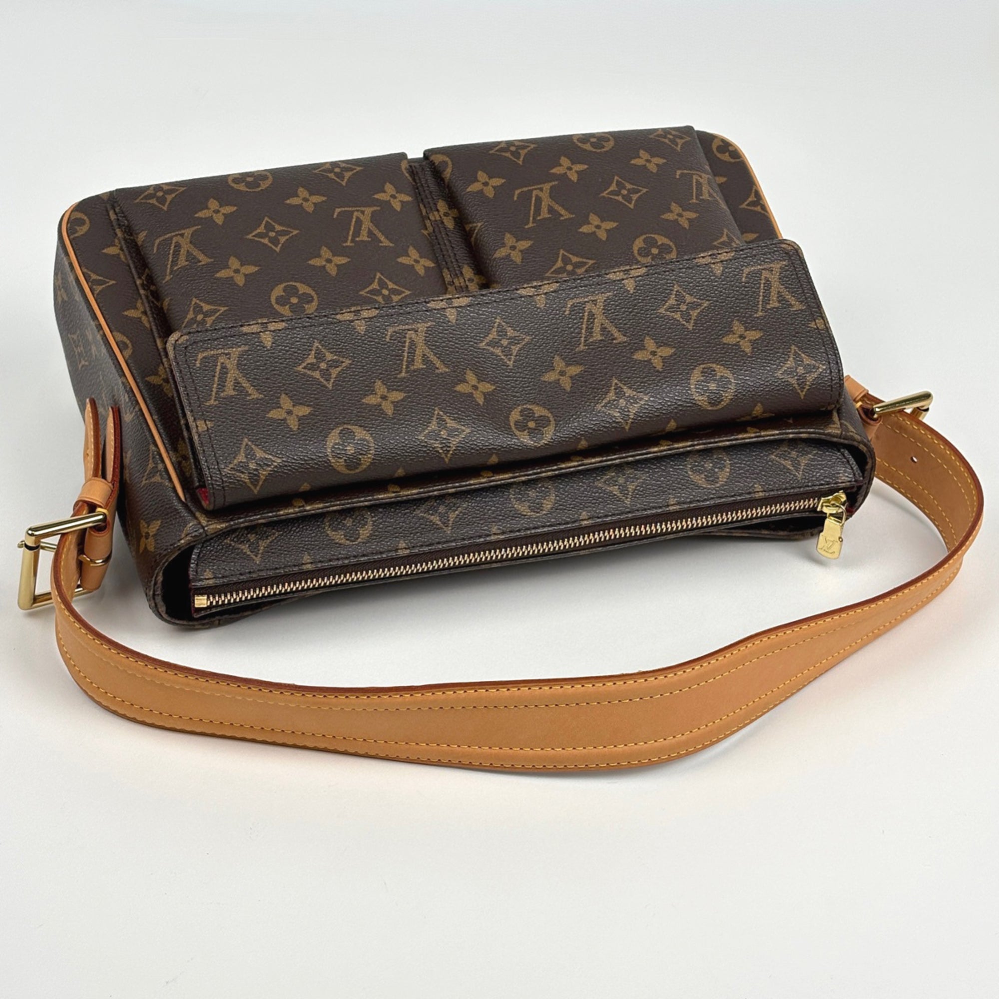 Louis Vuitton Brown Monogram Shoulder Bag (Pre-Owned)