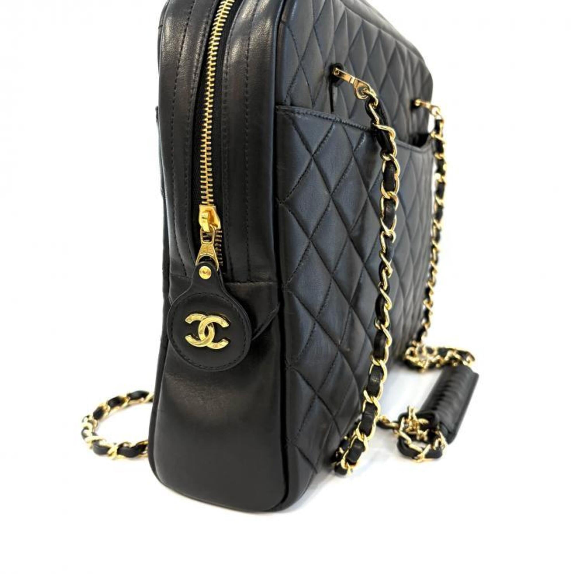 Chanel Black Leather Shoulder Bag (Pre-Owned)