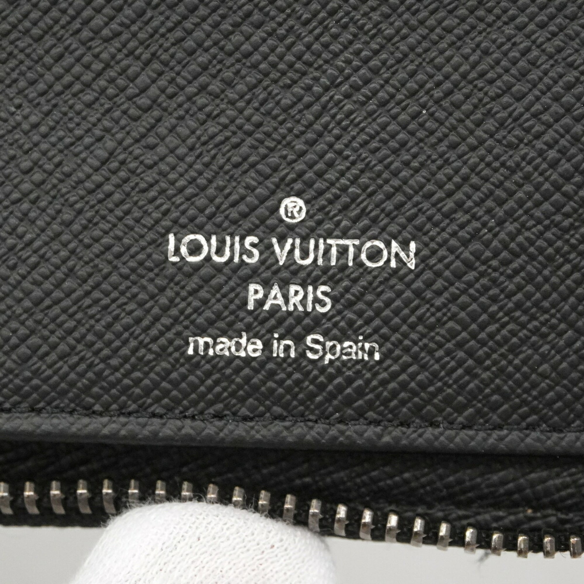 Louis Vuitton Black Long Wallet (Bi-Fold) (Pre-Owned)