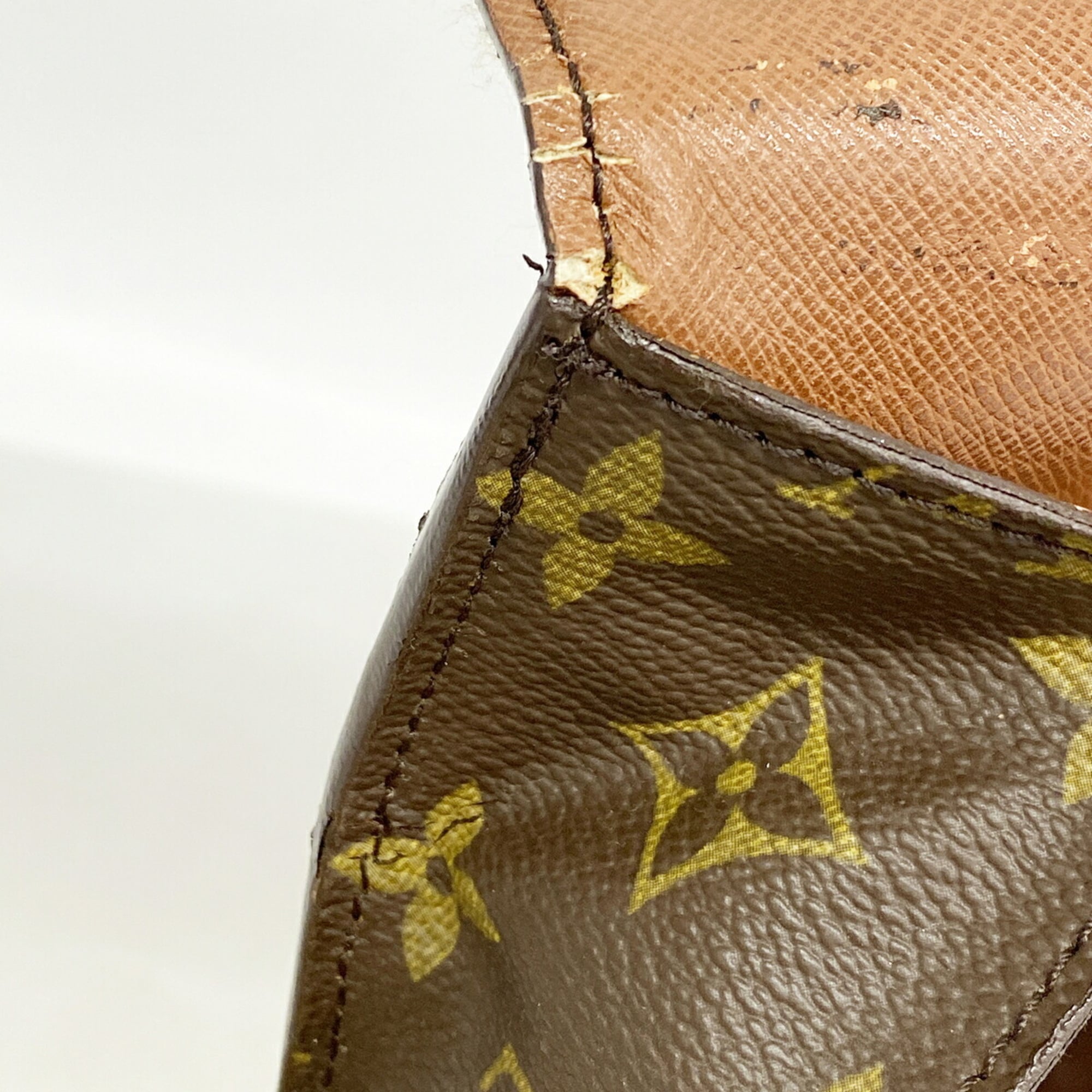 Louis Vuitton Brown Shoulder Bag (Pre-Owned)