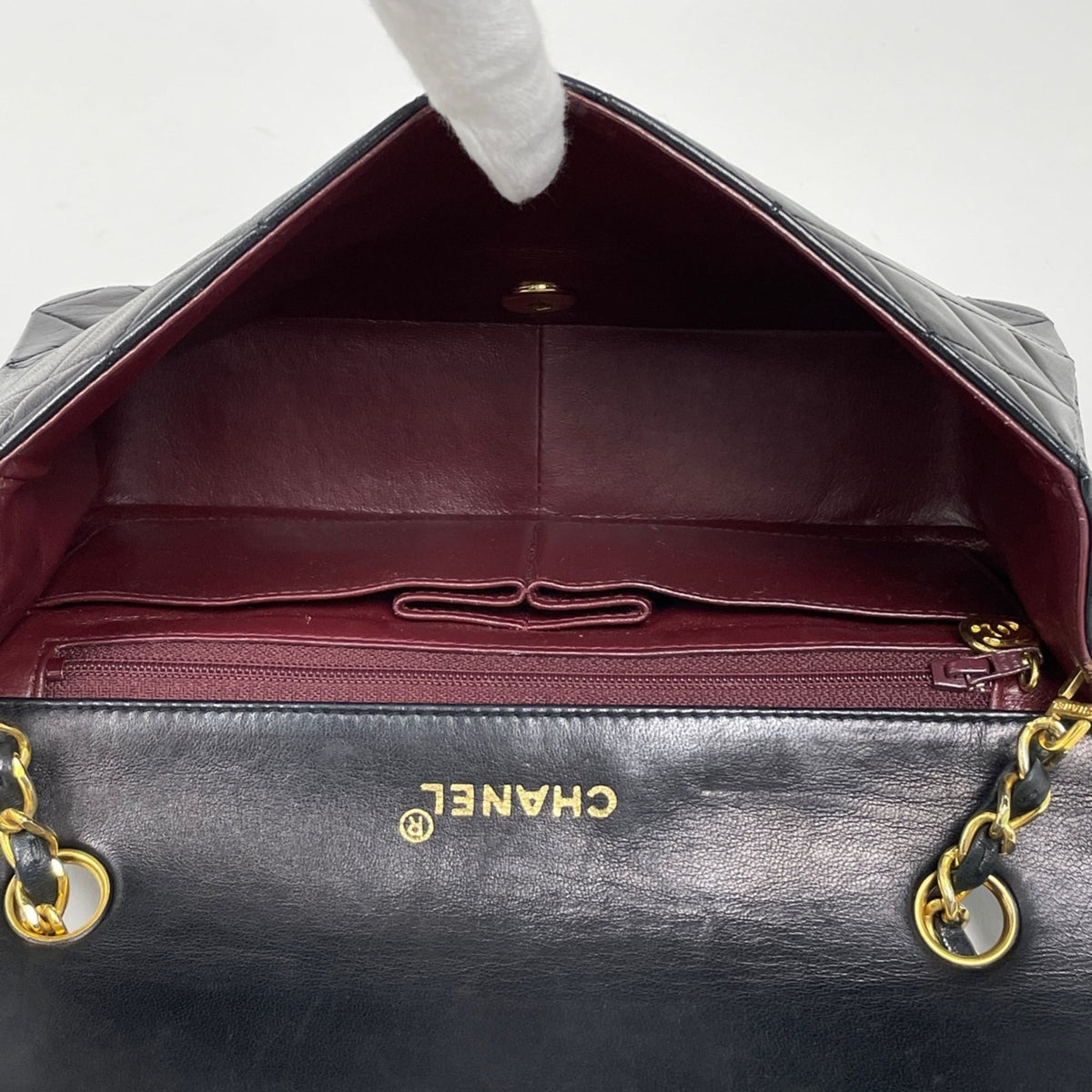 Chanel Matelasse Black Leather Shoulder Bag (Pre-Owned)