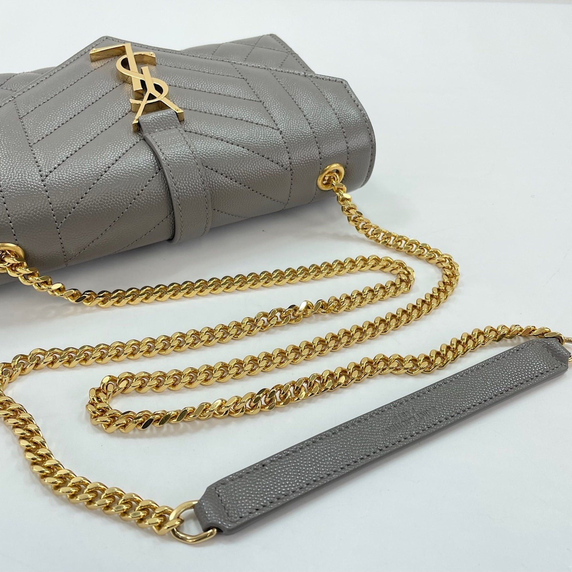 Yves Saint Laurent Gray Leather Shoulder Bag (Pre-Owned)