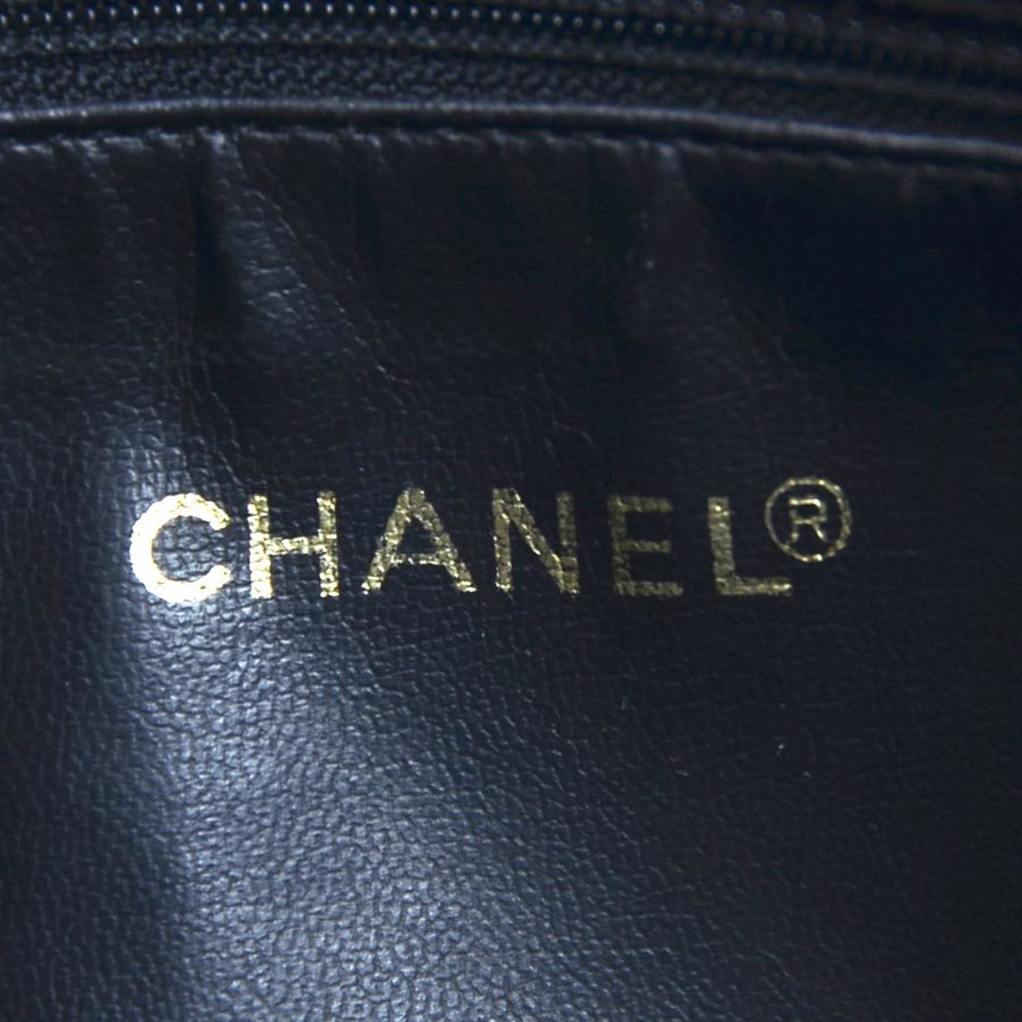 Chanel Black Leather Shoulder Bag (Pre-Owned)