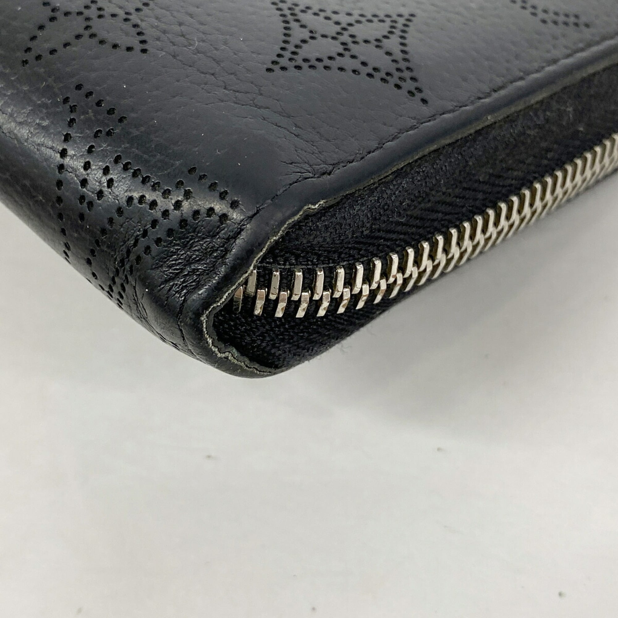Louis Vuitton Noir Long Wallet (Bi-Fold) (Pre-Owned)