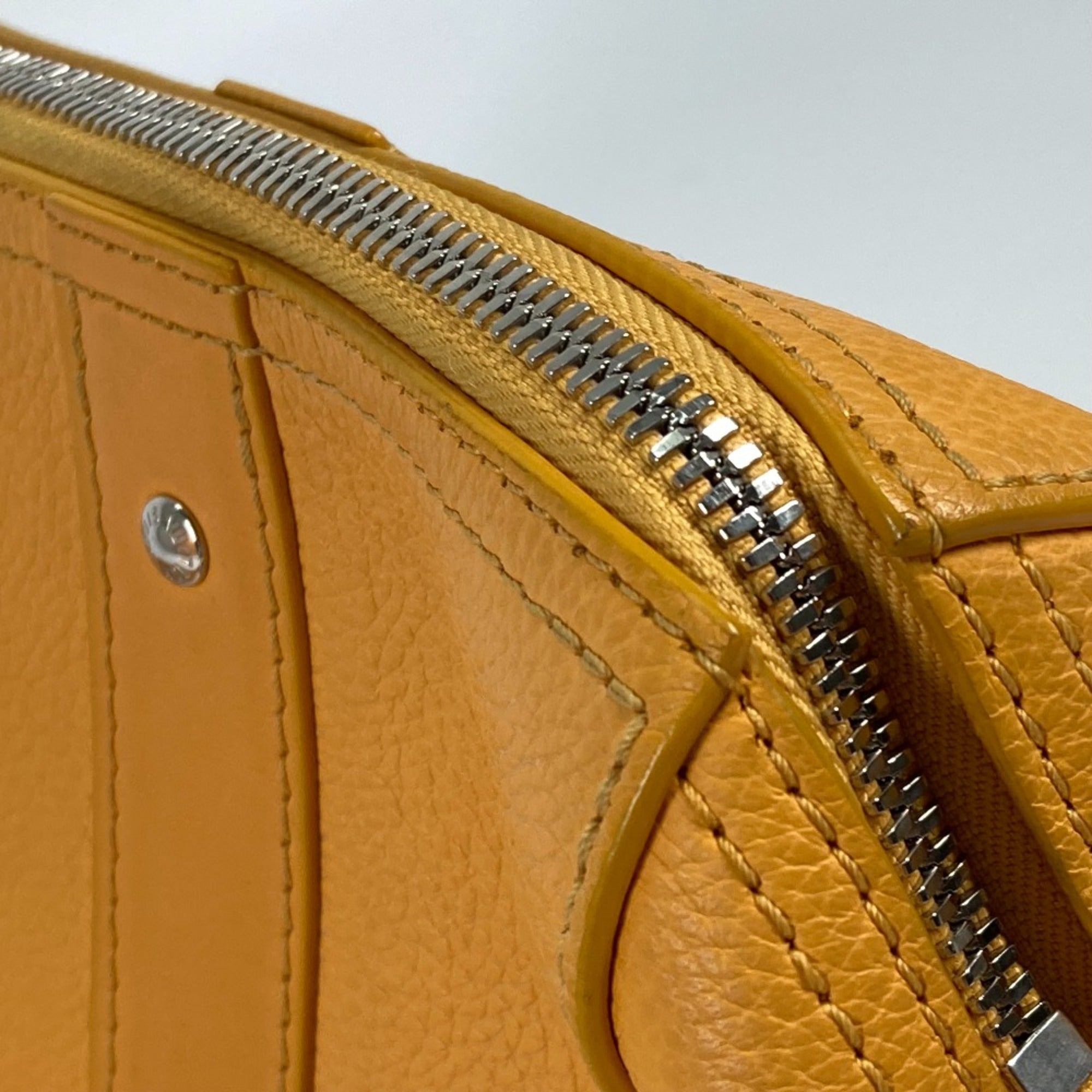 Louis Vuitton Yellow Leather Shoulder Bag (Pre-Owned)