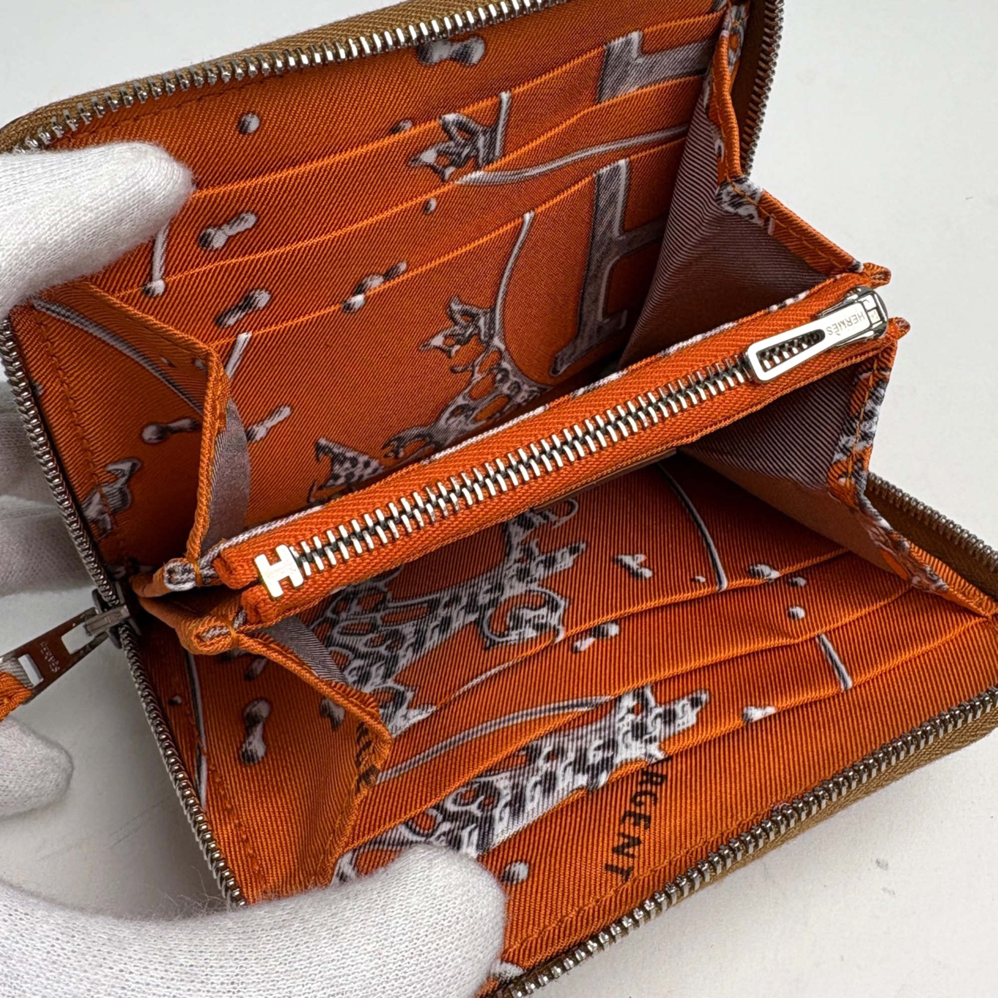 Hermes Gold Wallet (Bi-Fold) (Pre-Owned)
