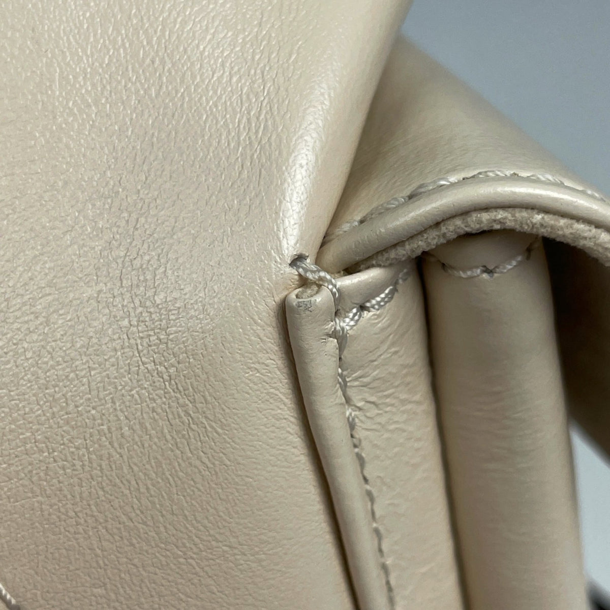 Louis Vuitton Leather Shoulder Bag (Pre-Owned)