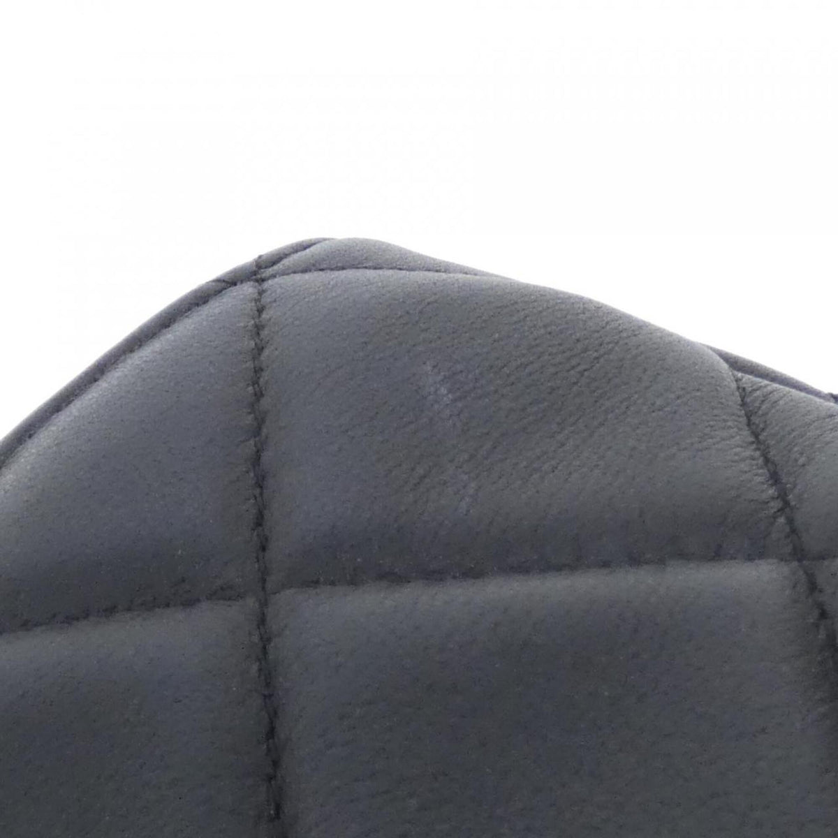 Chanel Black Leather Handbag (Pre-Owned)