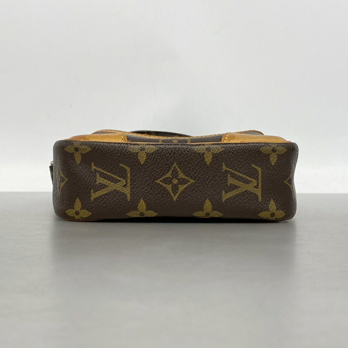Louis Vuitton Brown Shoulder Bag (Pre-Owned)