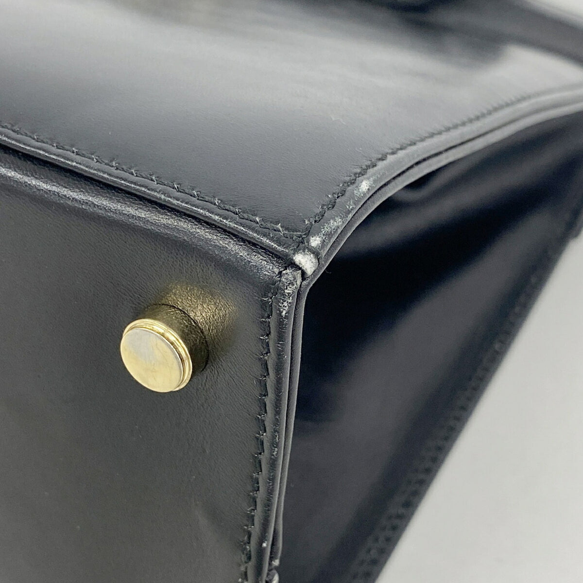 Salvatore Ferragamo Black Leather Handbag (Pre-Owned)