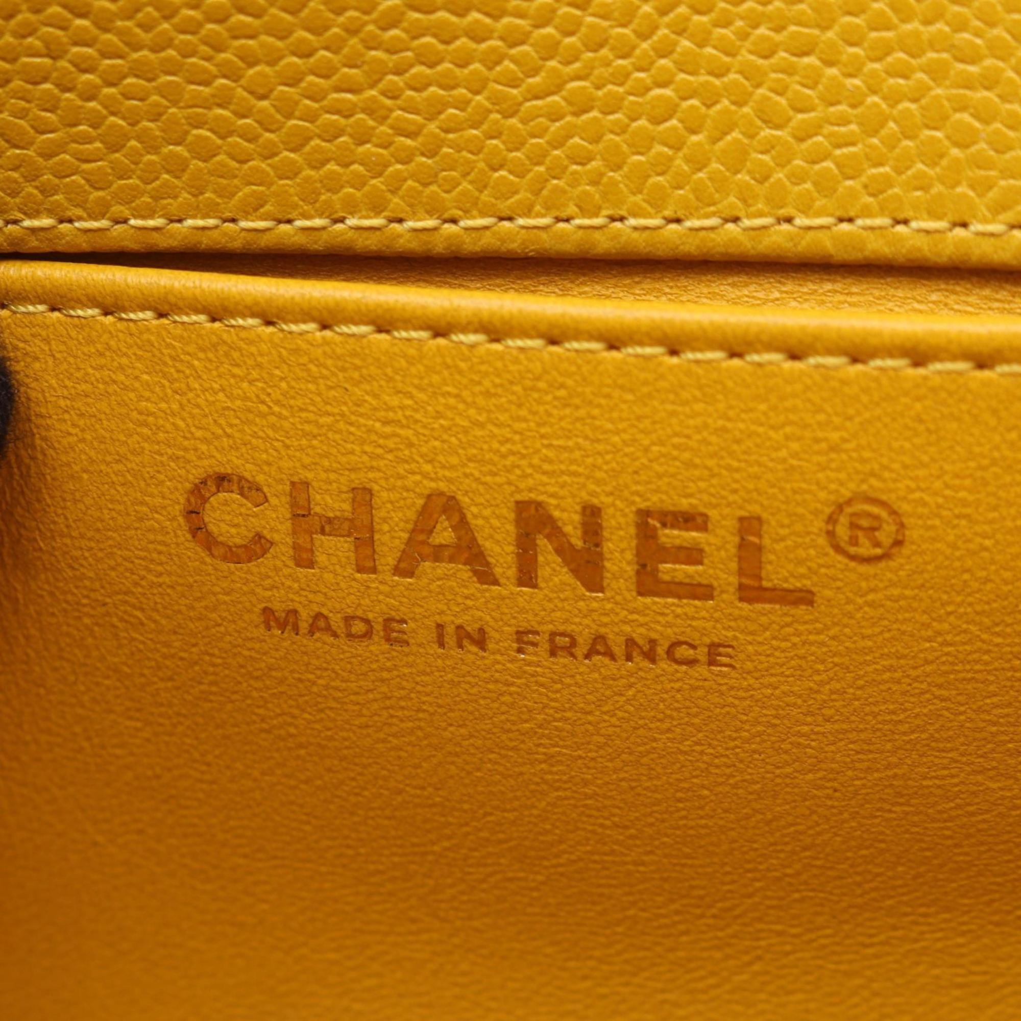 Chanel Brown Leather Shoulder Bag (Pre-Owned)