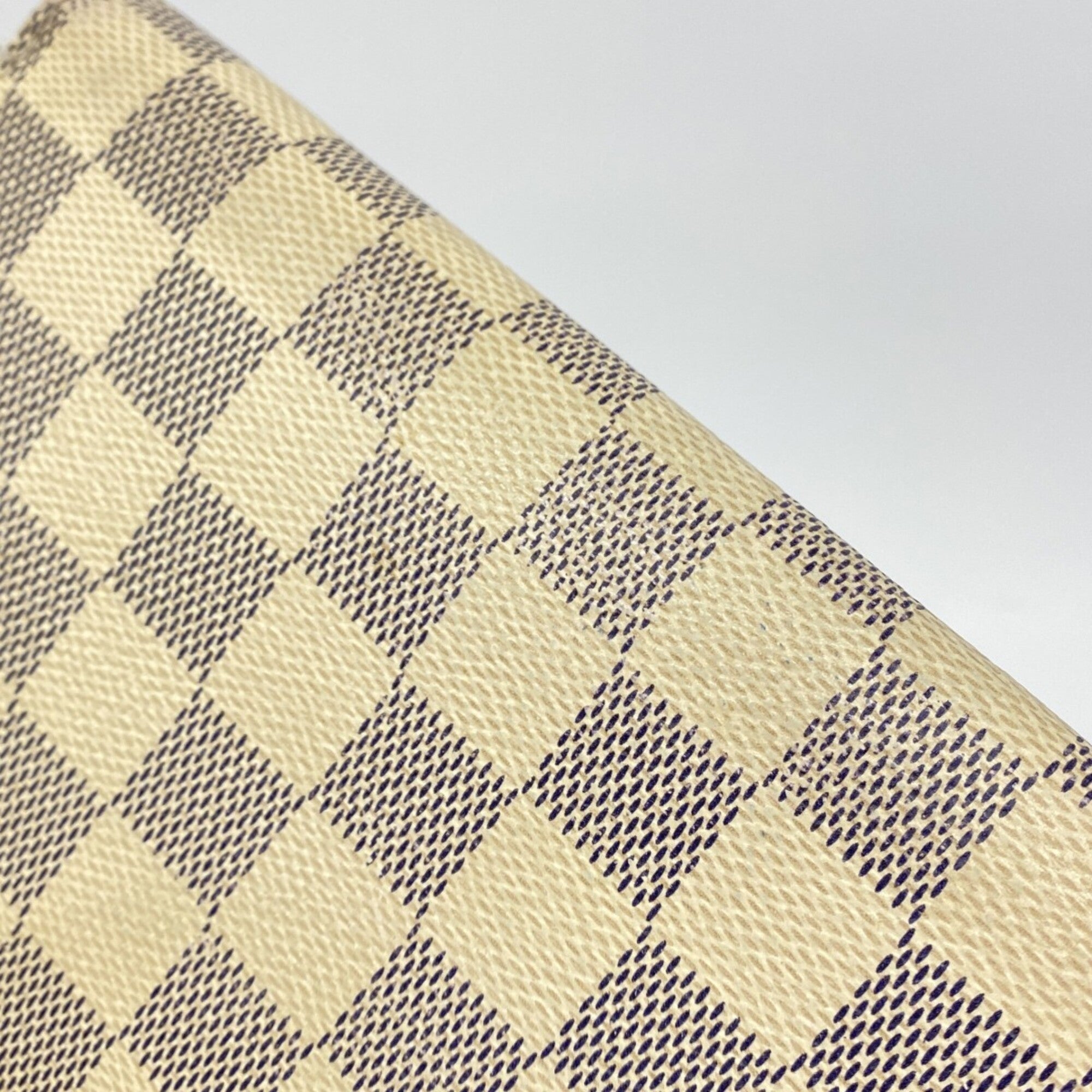 Louis Vuitton White Long Wallet (Bi-Fold) (Pre-Owned)