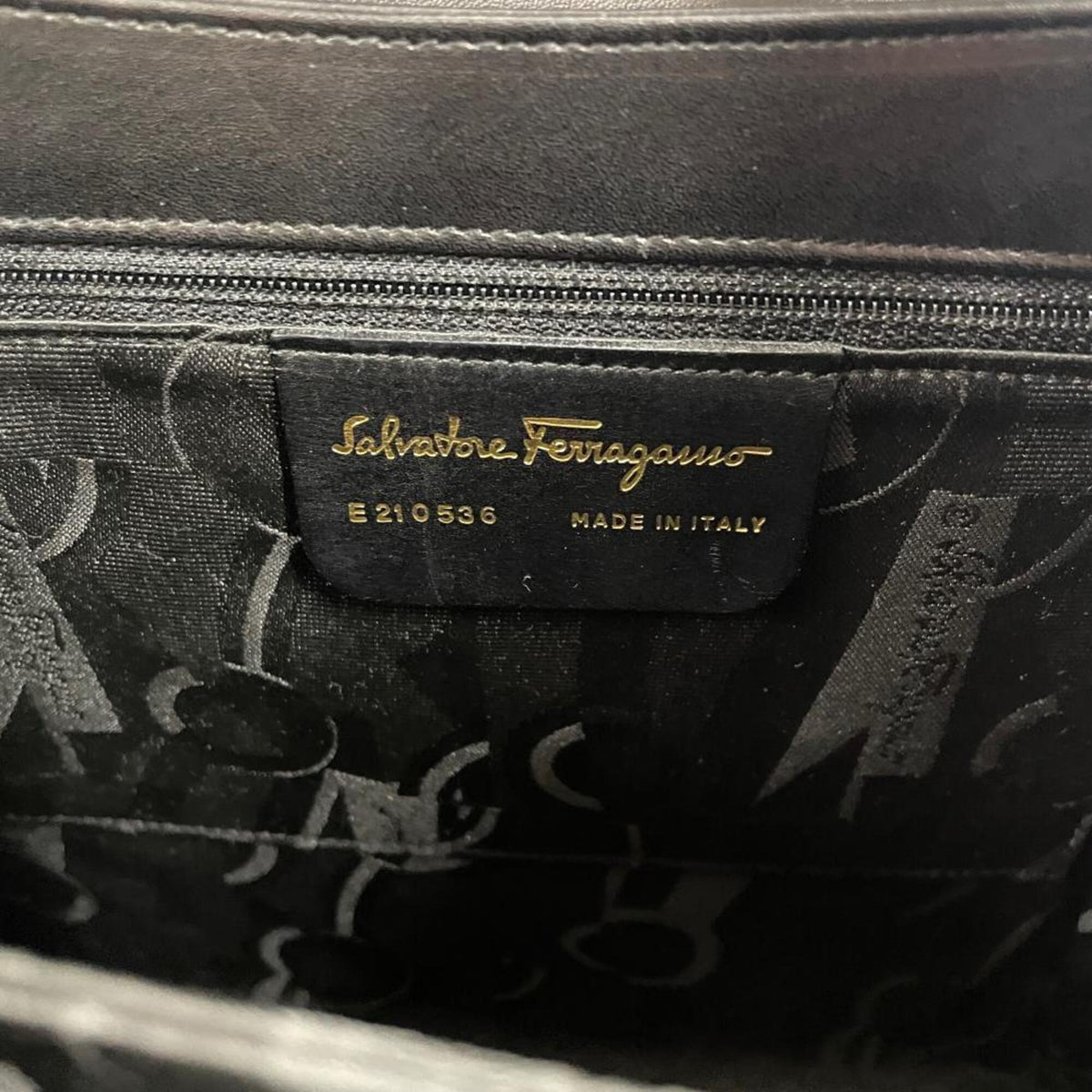 Salvatore Ferragamo Black Leather Handbag (Pre-Owned)
