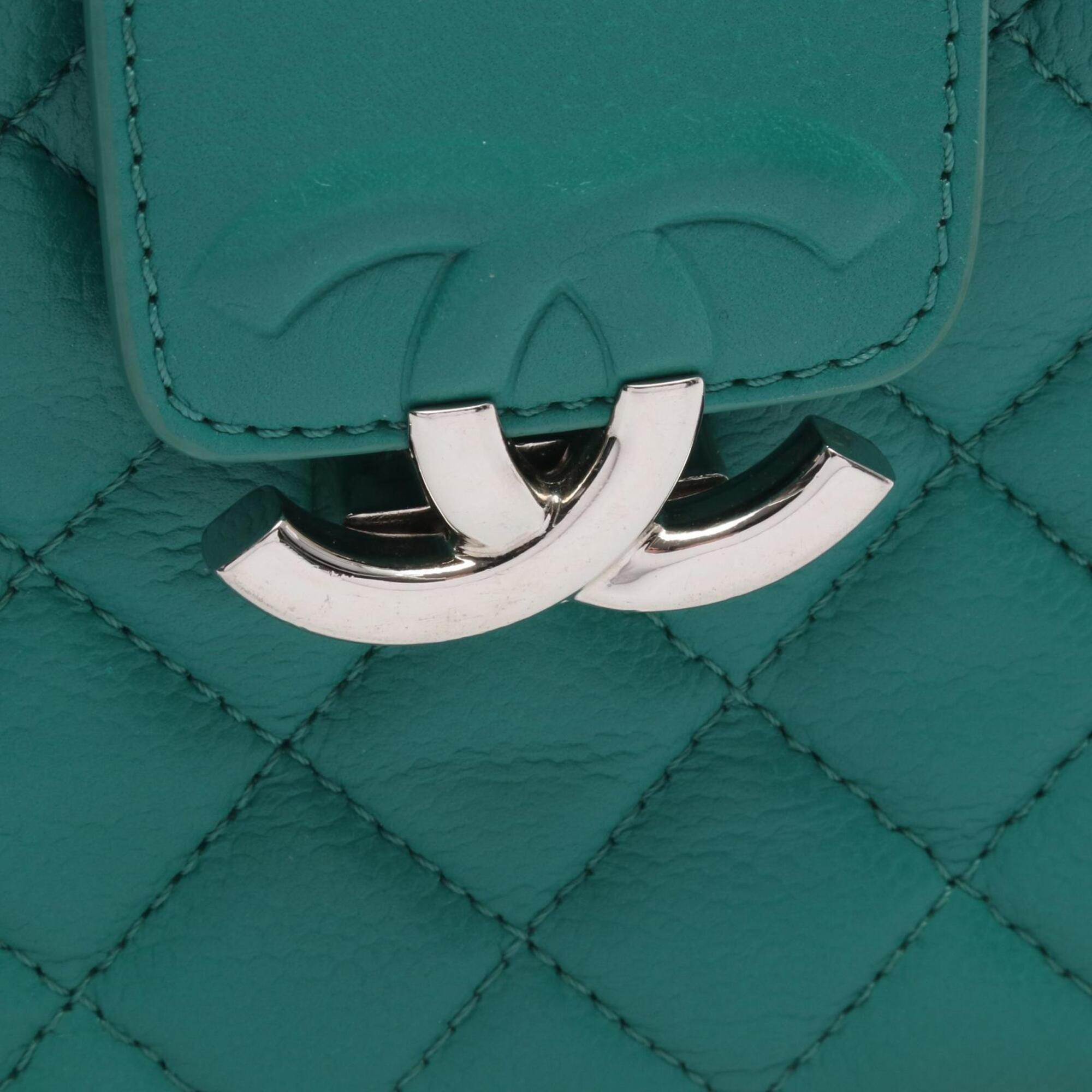 Chanel Green Grained Calfskin Handbag Shoulder Bag (Pre-Owned)