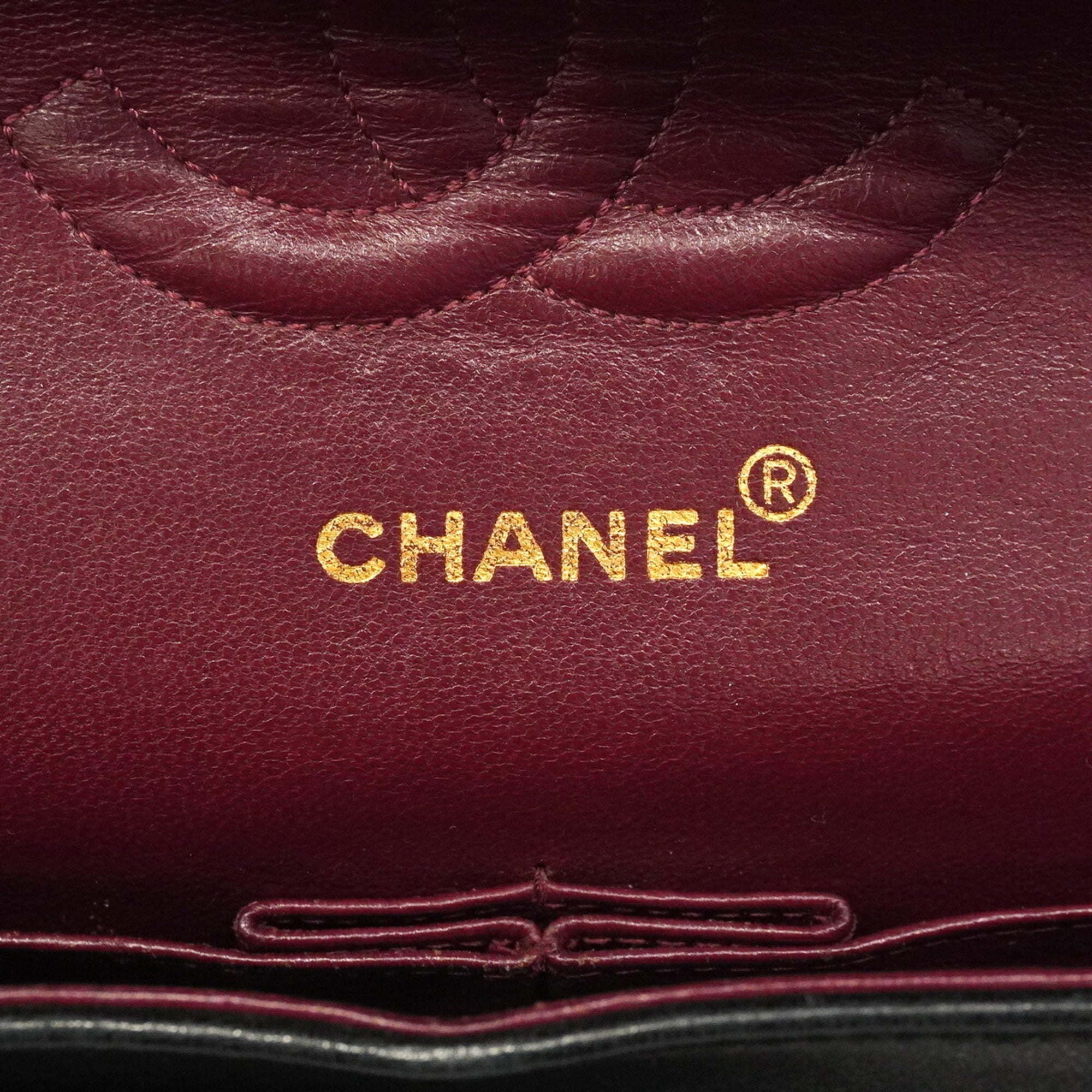 Chanel Black Leather Shoulder Bag (Pre-Owned)