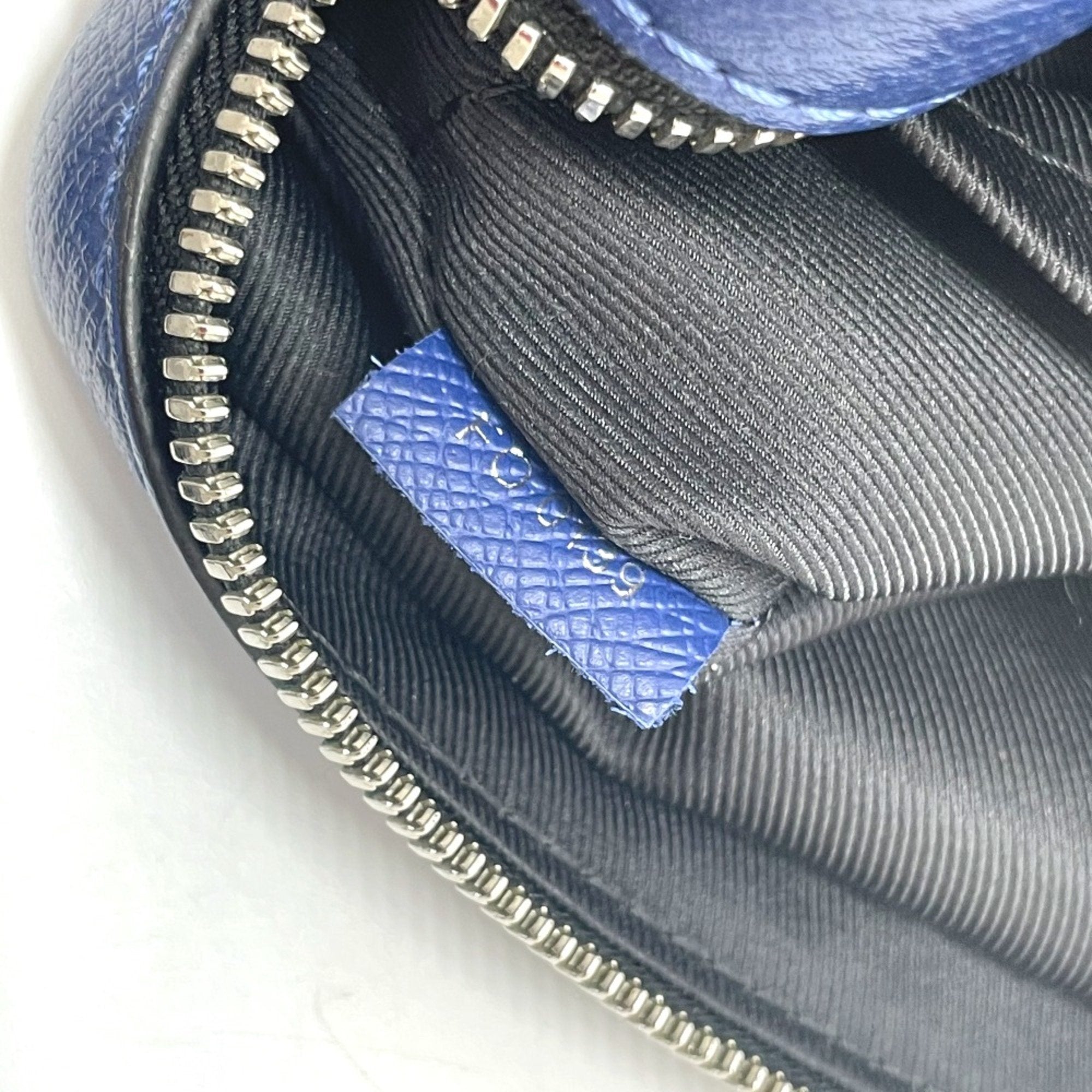 Louis Vuitton Blue Leather Shoulder Bag (Pre-Owned)