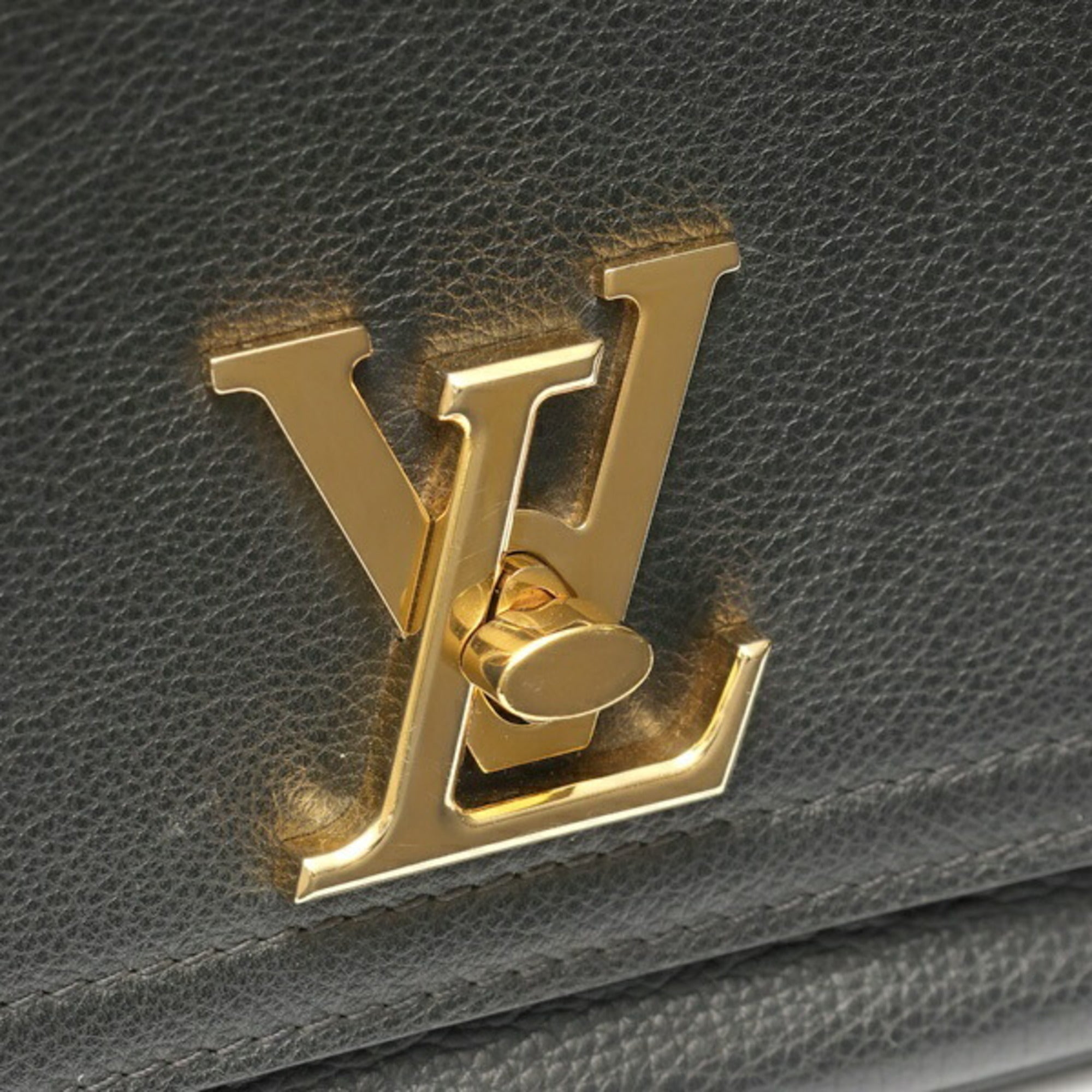 Louis Vuitton Black Leather Shoulder Bag (Pre-Owned)