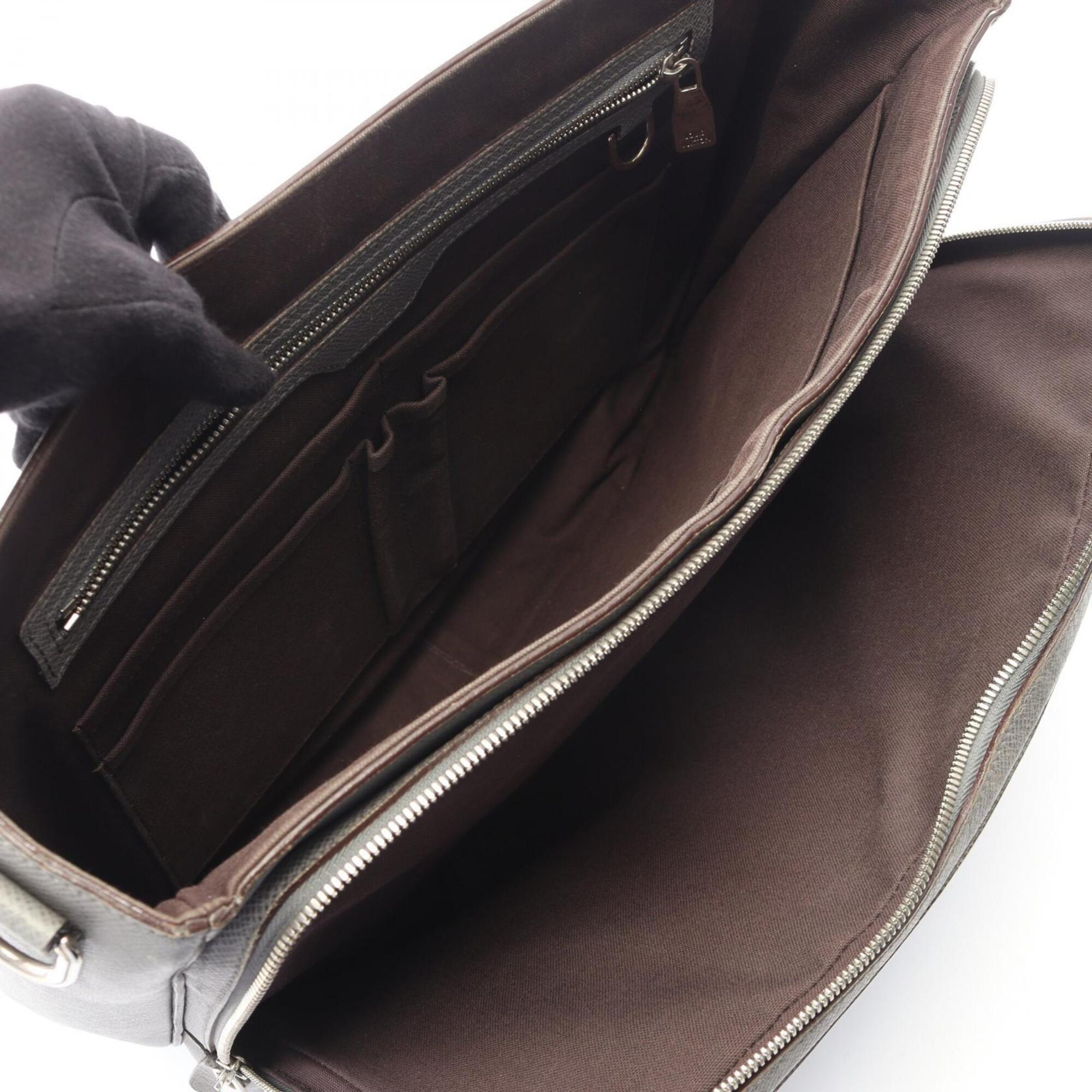 Louis Vuitton Glacier Gray Taiga Leather Handbag (Pre-Owned)