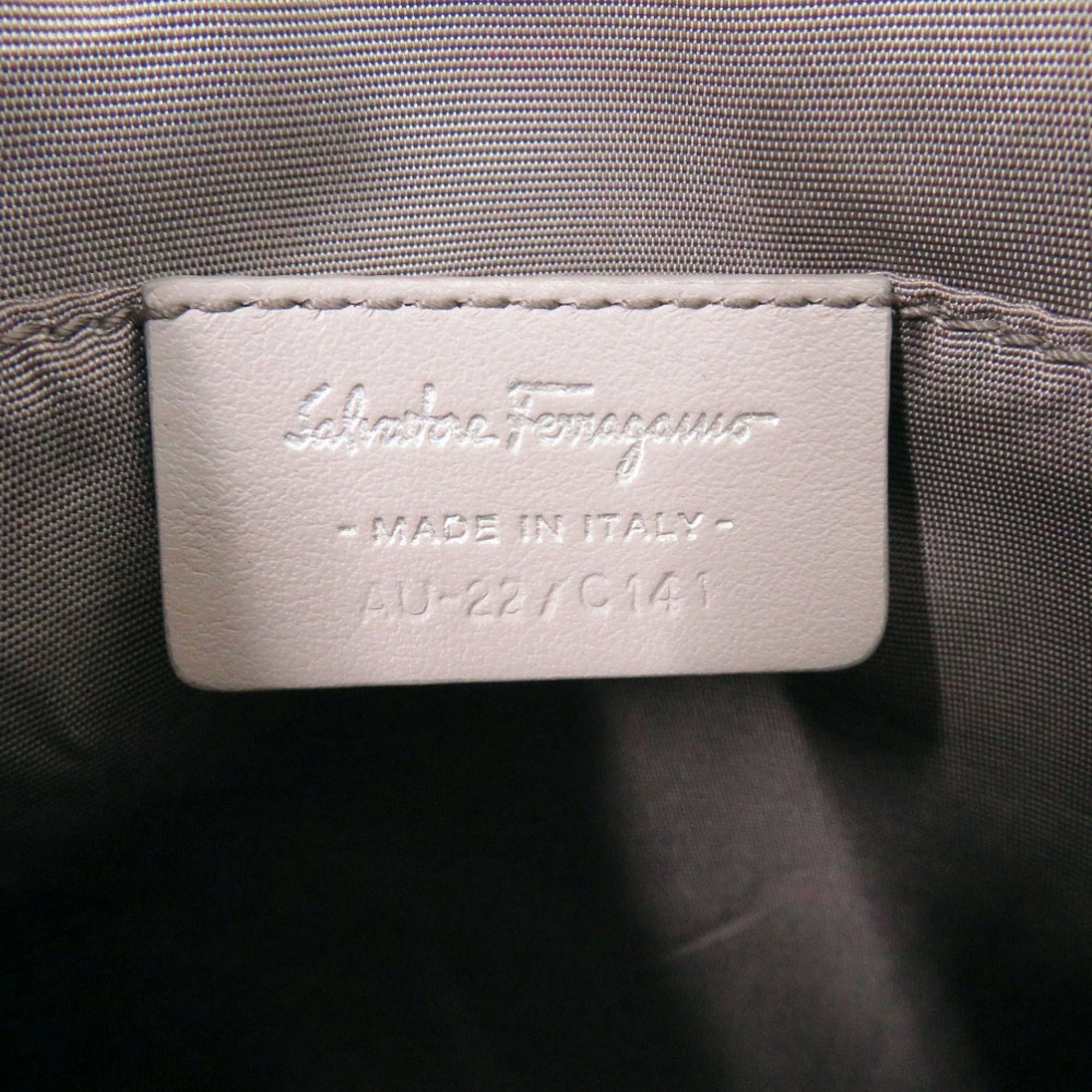 Salvatore Ferragamo Gray Leather Shoulder Bag (Pre-Owned)