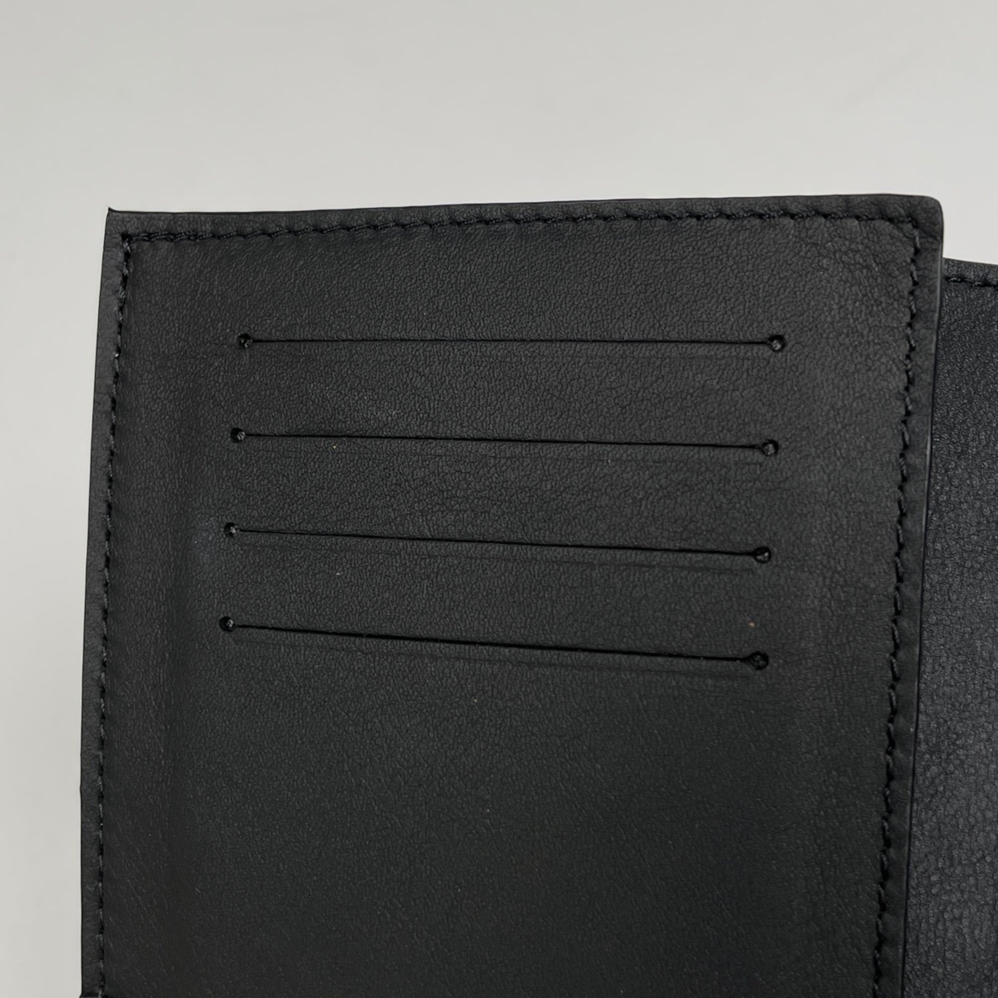 Louis Vuitton Black Leather (Pre-Owned)