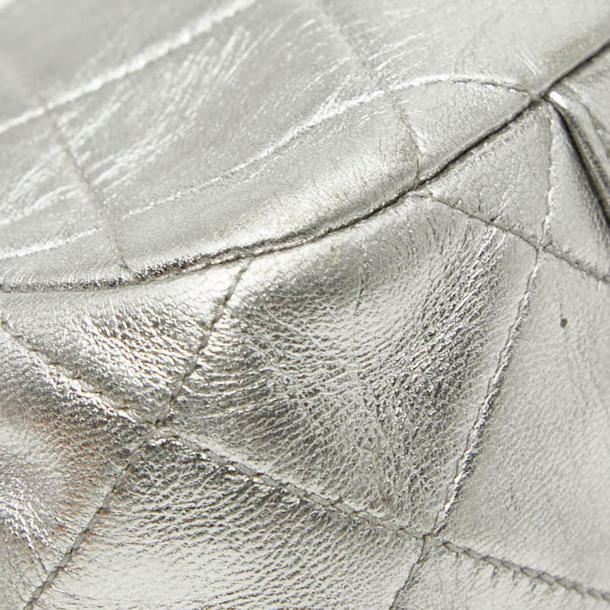 Chanel Matelasse Silver Leather Shoulder Bag (Pre-Owned)
