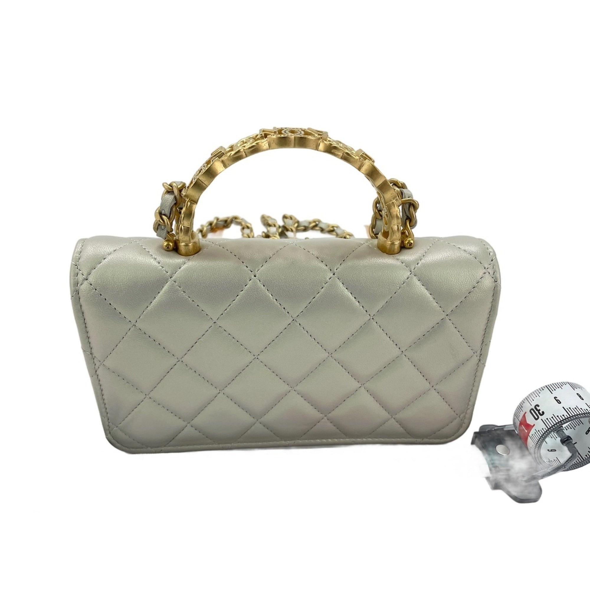 Chanel Matelasse White Handbag (Pre-Owned)