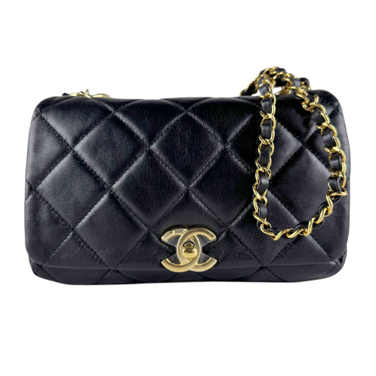 Chanel Black Leather Shoulder Bag (Pre-Owned)