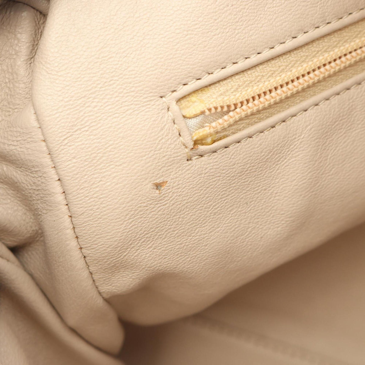 Chanel Beige Leather Handbag Shoulder Bag (Pre-Owned)