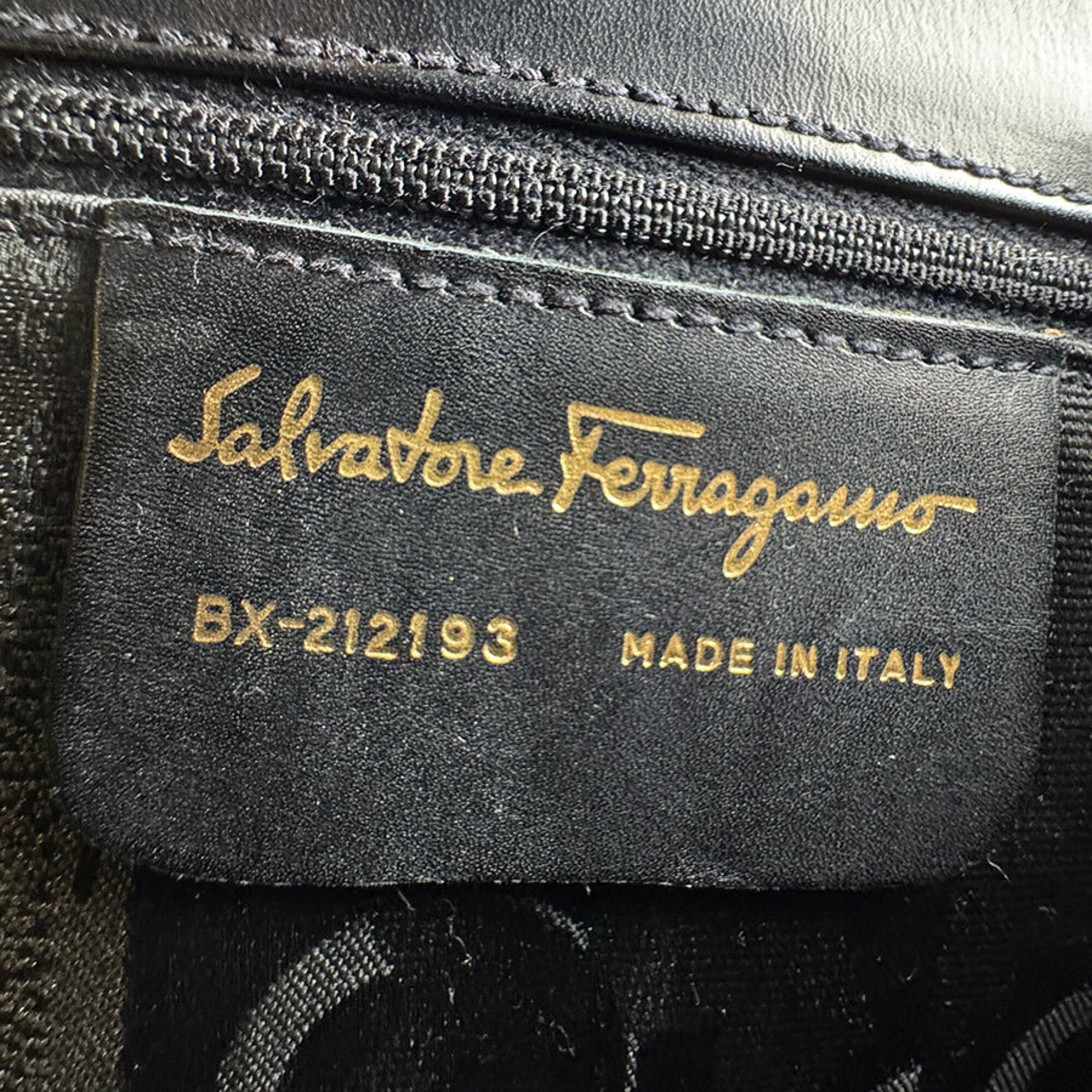 Salvatore Ferragamo Black Leather Handbag Shoulder Bag (Pre-Owned)