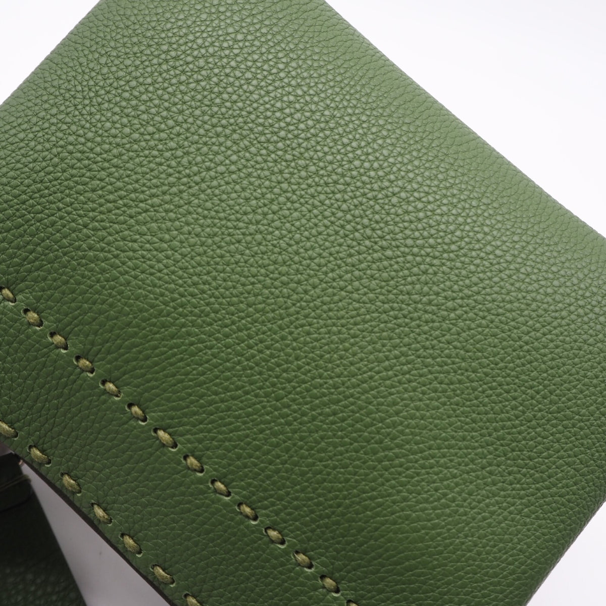 Fendi Selleria Green Leather Handbag (Pre-Owned)