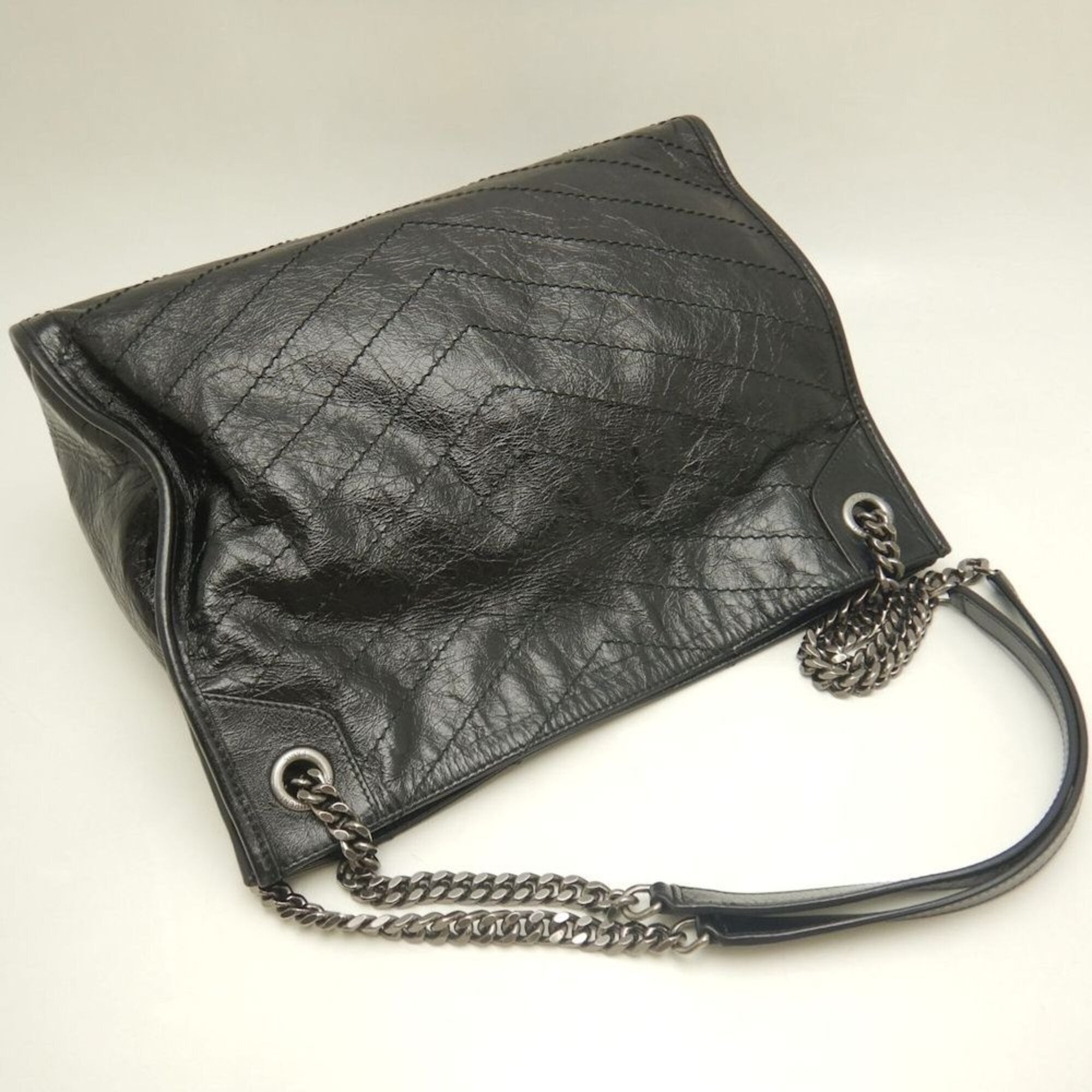 Saint Laurent Black Leather Shoulder Bag (Pre-Owned)