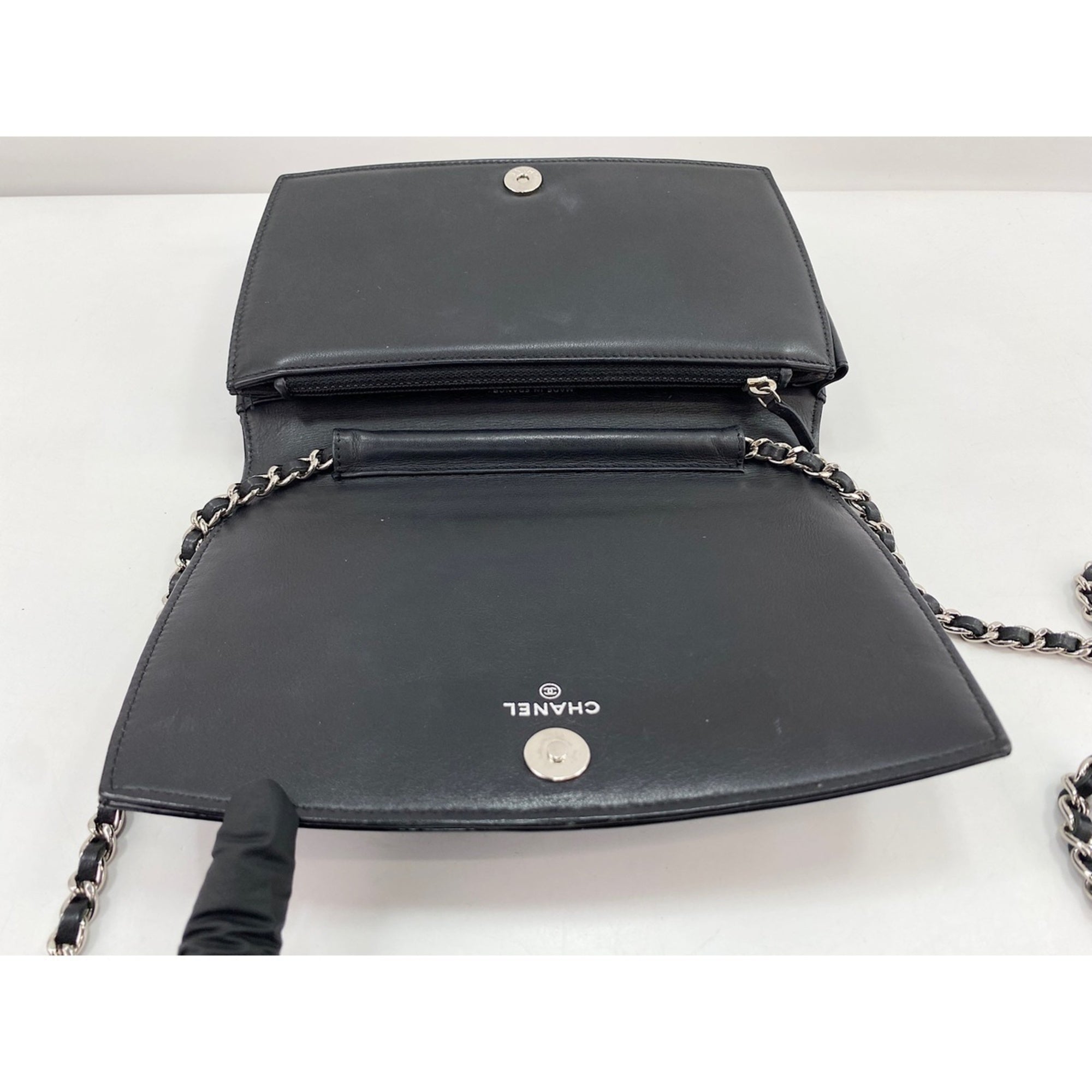 Chanel Black Patent Leather Shoulder Bag (Pre-Owned)