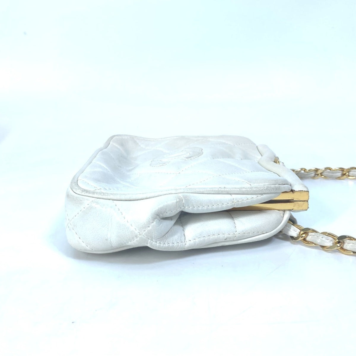 Chanel White Leather Fanny Pack (Pre-Owned)