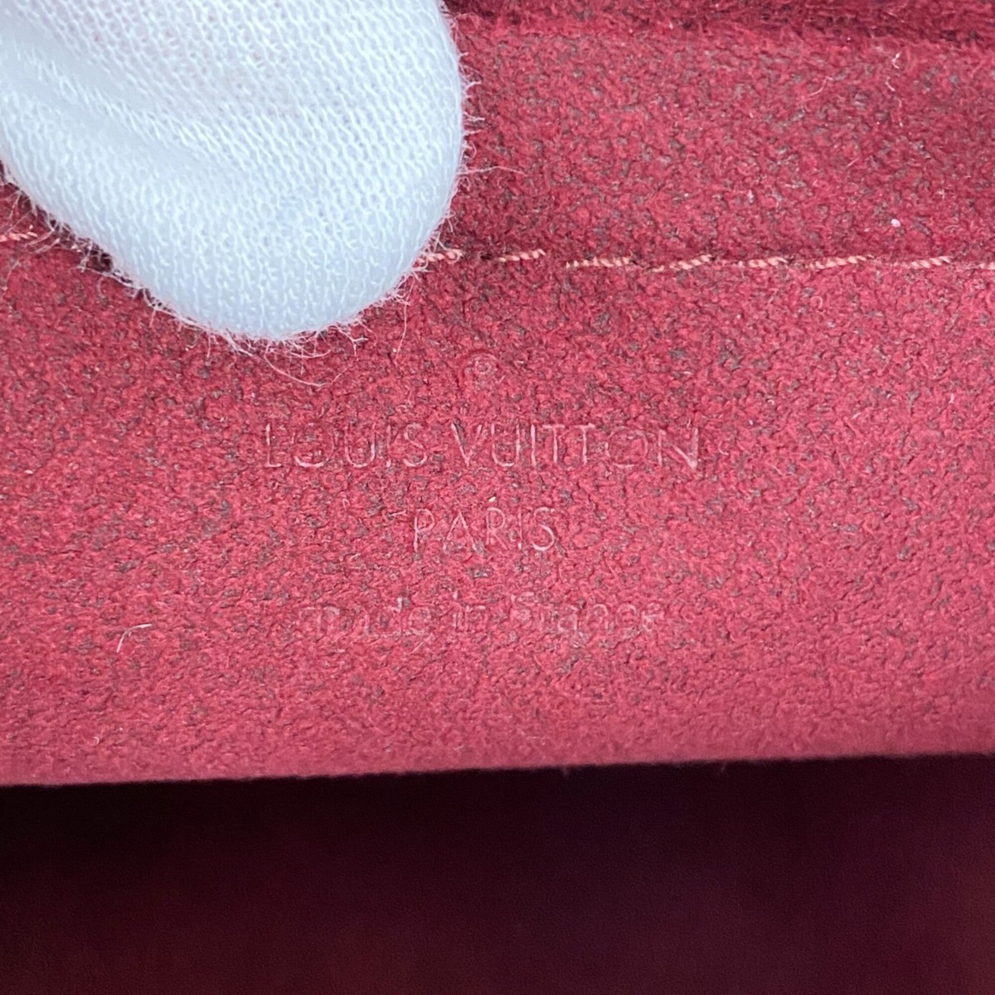 Louis Vuitton Blanc Shoulder Bag (Pre-Owned)