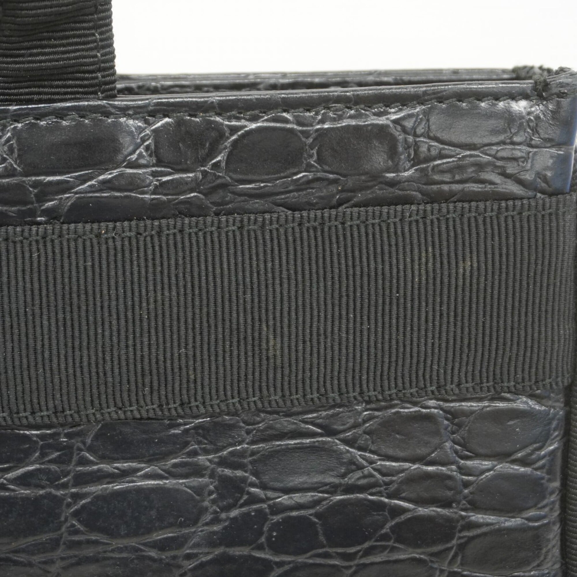 Salvatore Ferragamo Black Leather Shoulder Bag (Pre-Owned)
