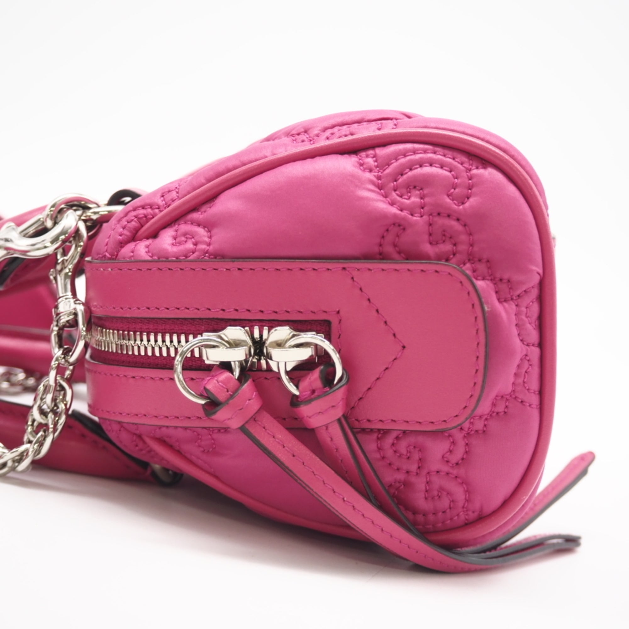 Gucci Pink Nylon Shoulder Bag (Pre-Owned)