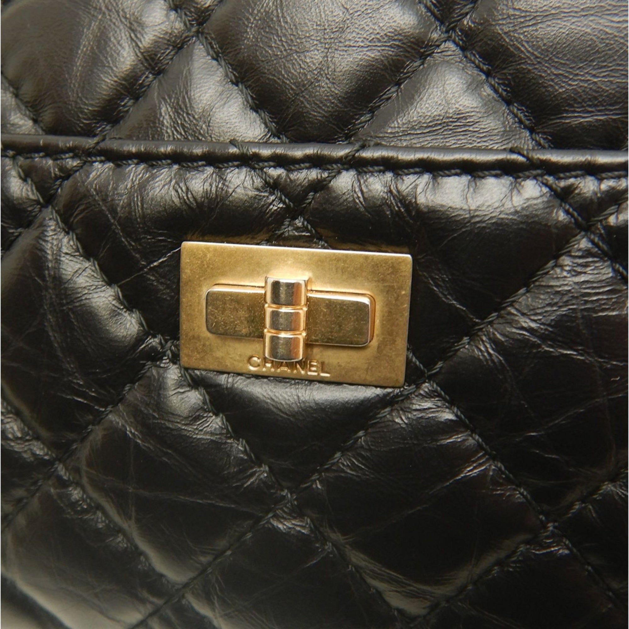 Chanel Black Leather Shoulder Bag (Pre-Owned)